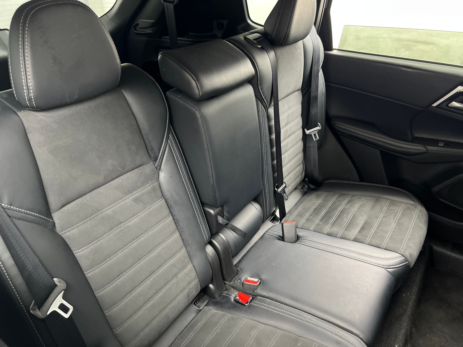 Thumbnail: 2024 Mitsubishi Outlander - 5