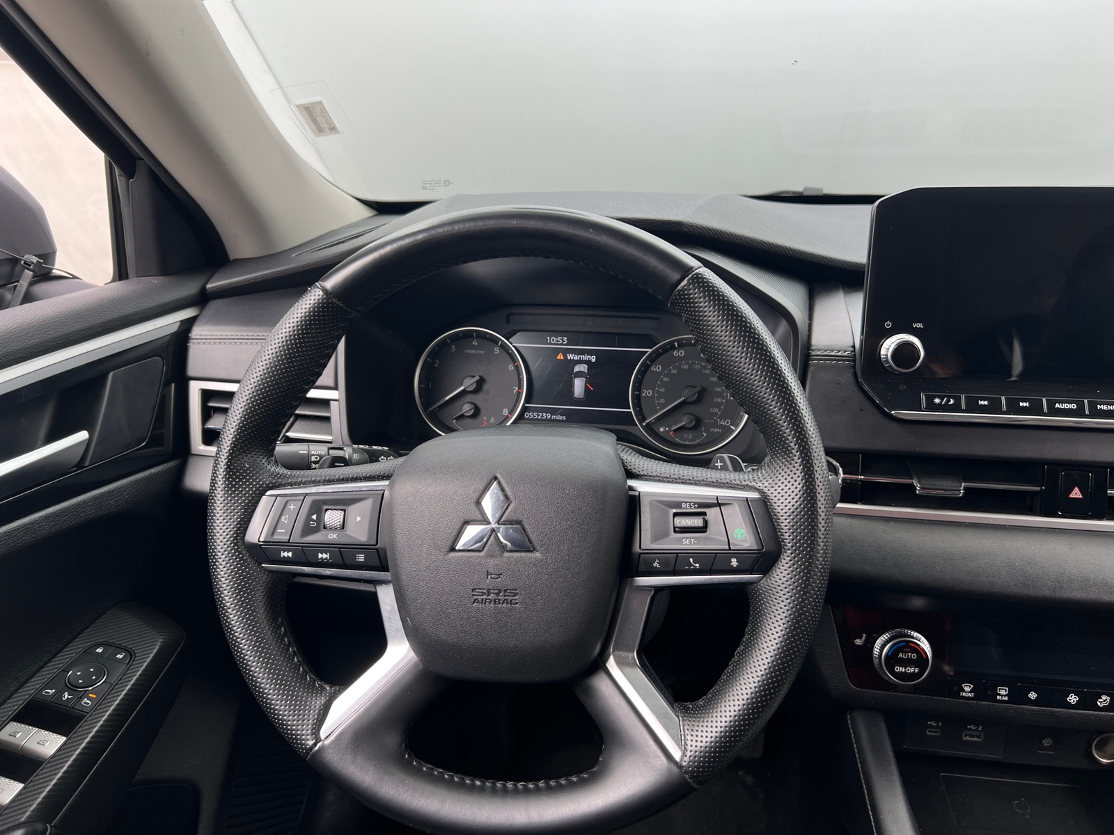 Thumbnail: 2024 Mitsubishi Outlander - 4