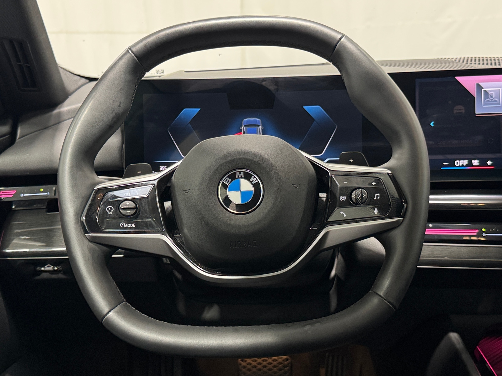 Thumbnail: 2025 BMW 5 Series - 5