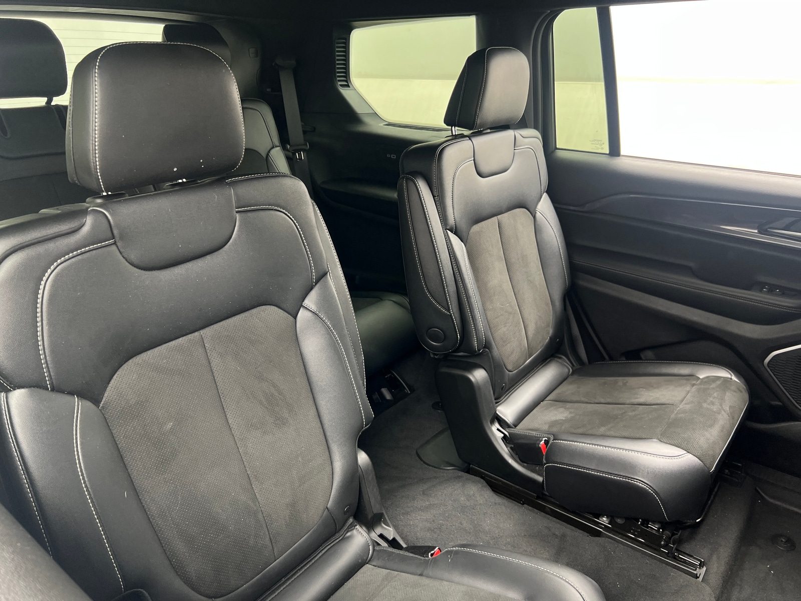 Thumbnail: 2022 Jeep Grand Cherokee L - 5
