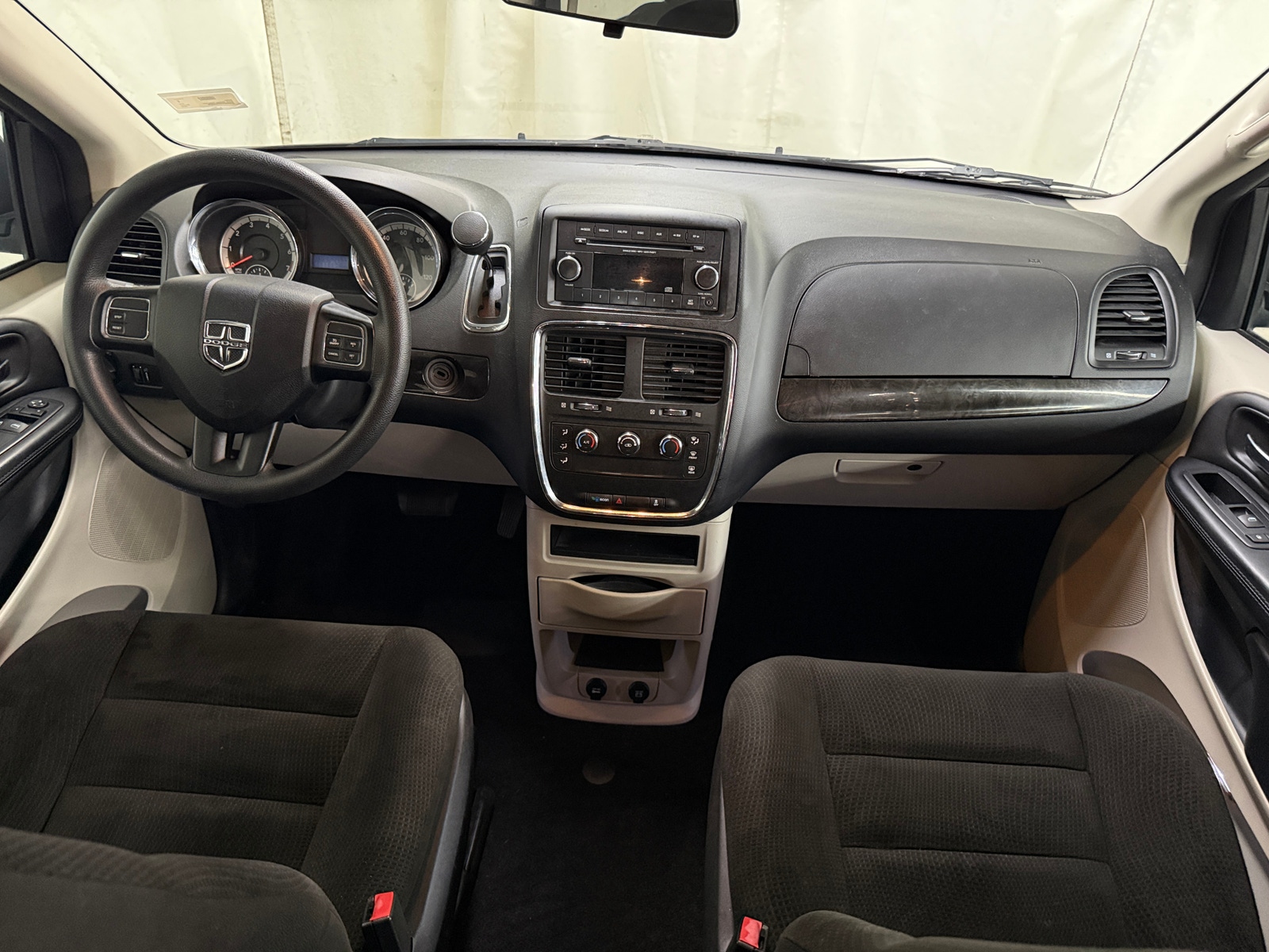 Thumbnail: 2016 Dodge Grand Caravan - 3