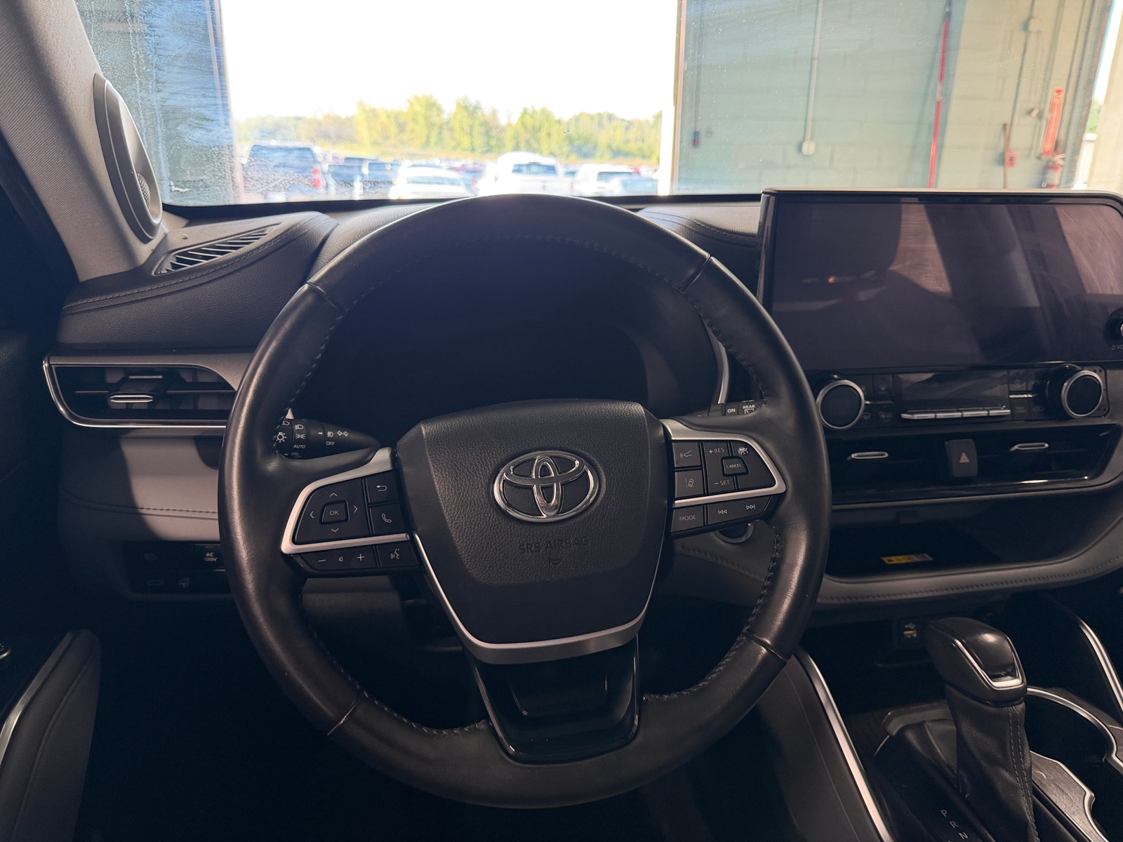 Thumbnail: 2023 Toyota Highlander - 4