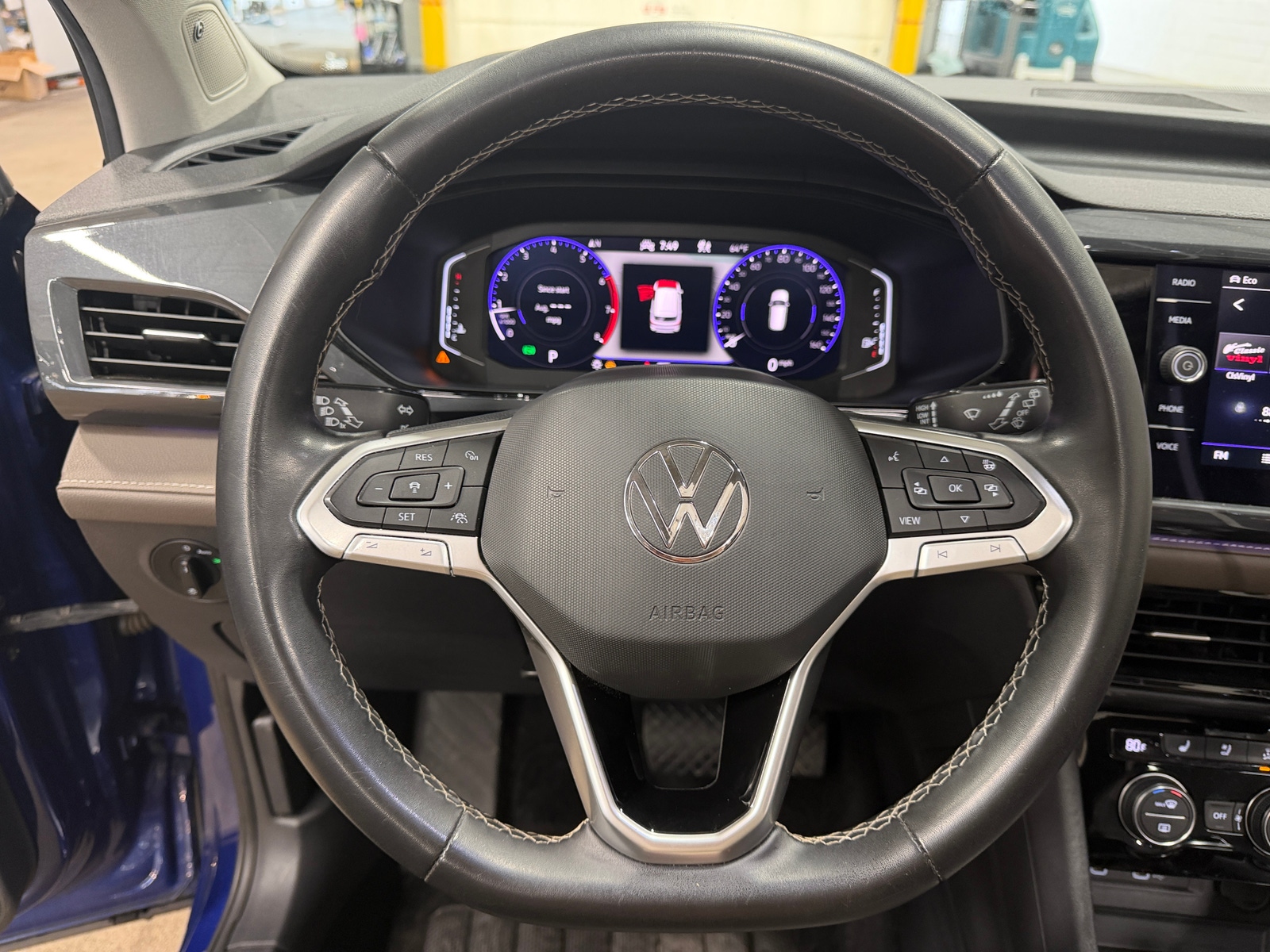 Thumbnail: 2022 Volkswagen Taos - 4