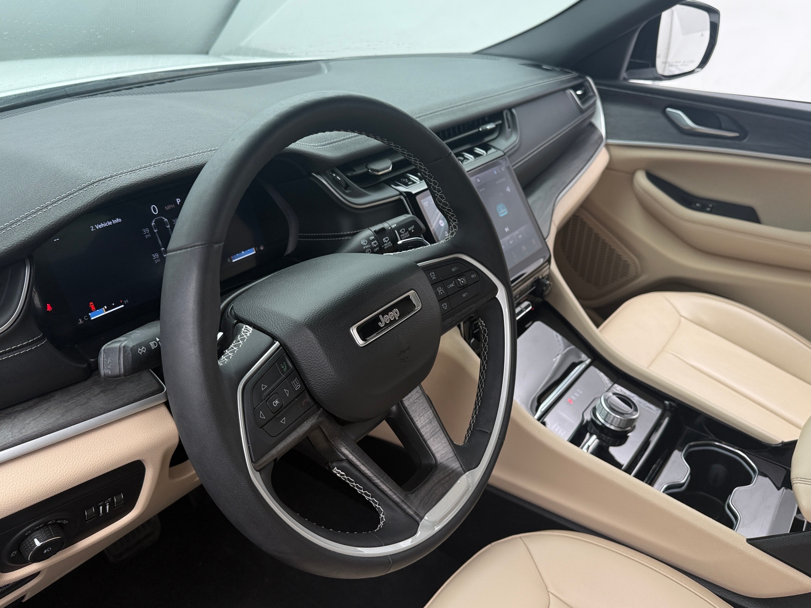 Thumbnail: 2023 Jeep Grand Cherokee L - 2