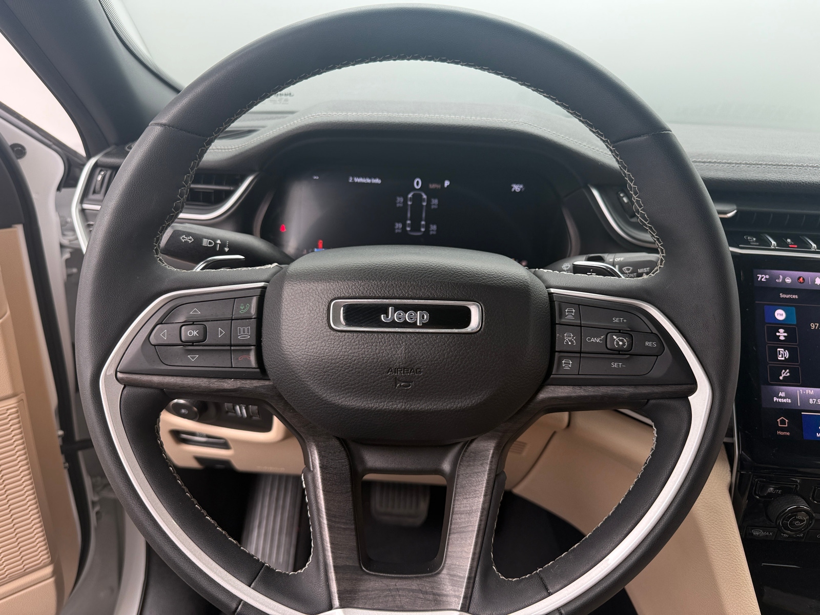 Thumbnail: 2023 Jeep Grand Cherokee L - 4