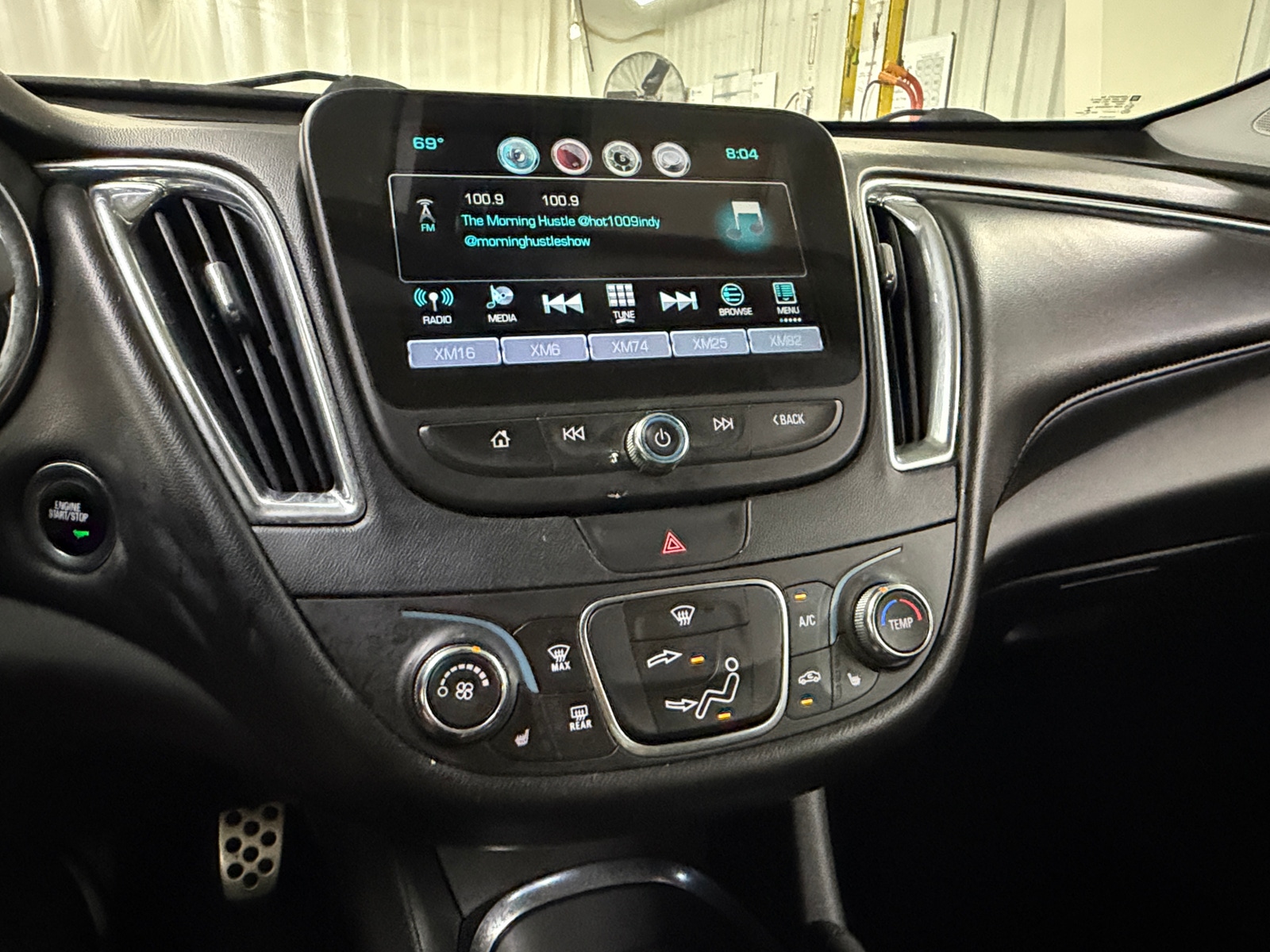 Thumbnail: 2016 Chevrolet Malibu - 3