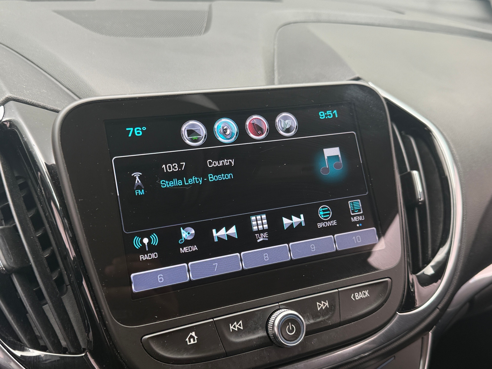 Thumbnail: 2017 Chevrolet Volt - 3