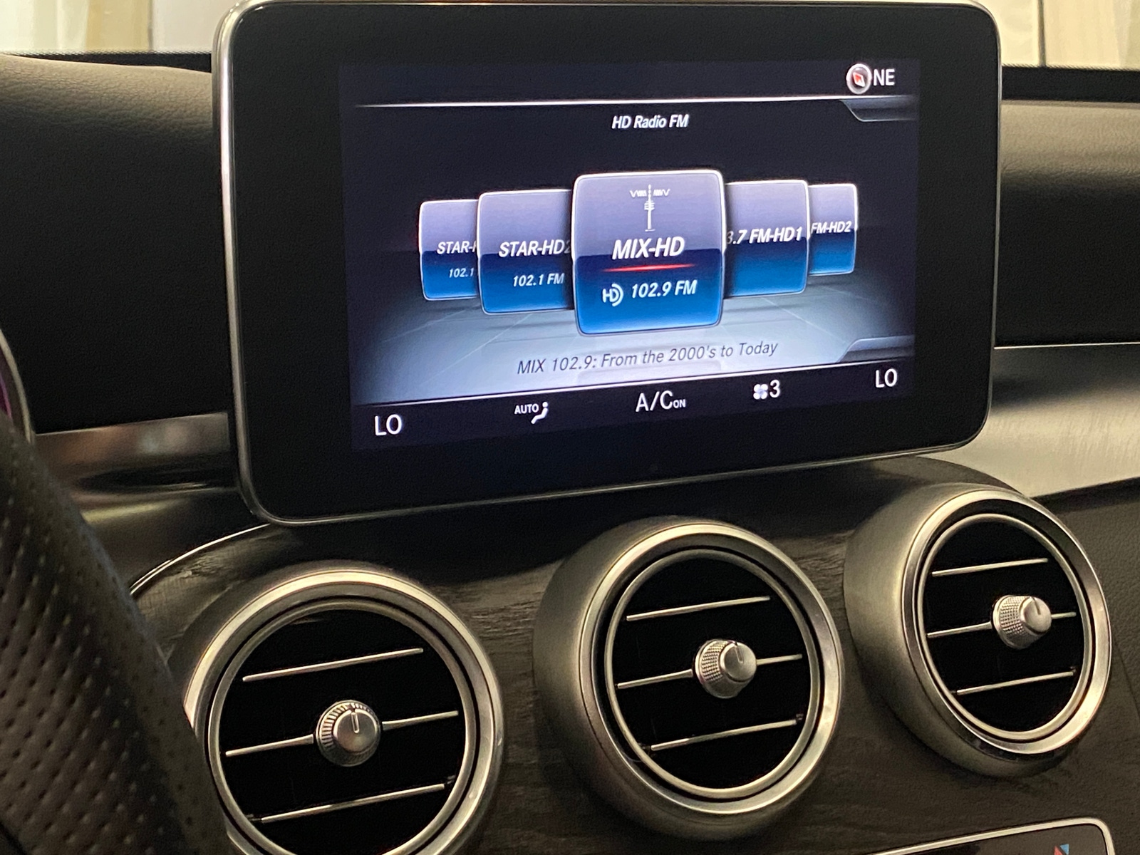 Thumbnail: 2016 Mercedes-Benz C-Class - 3