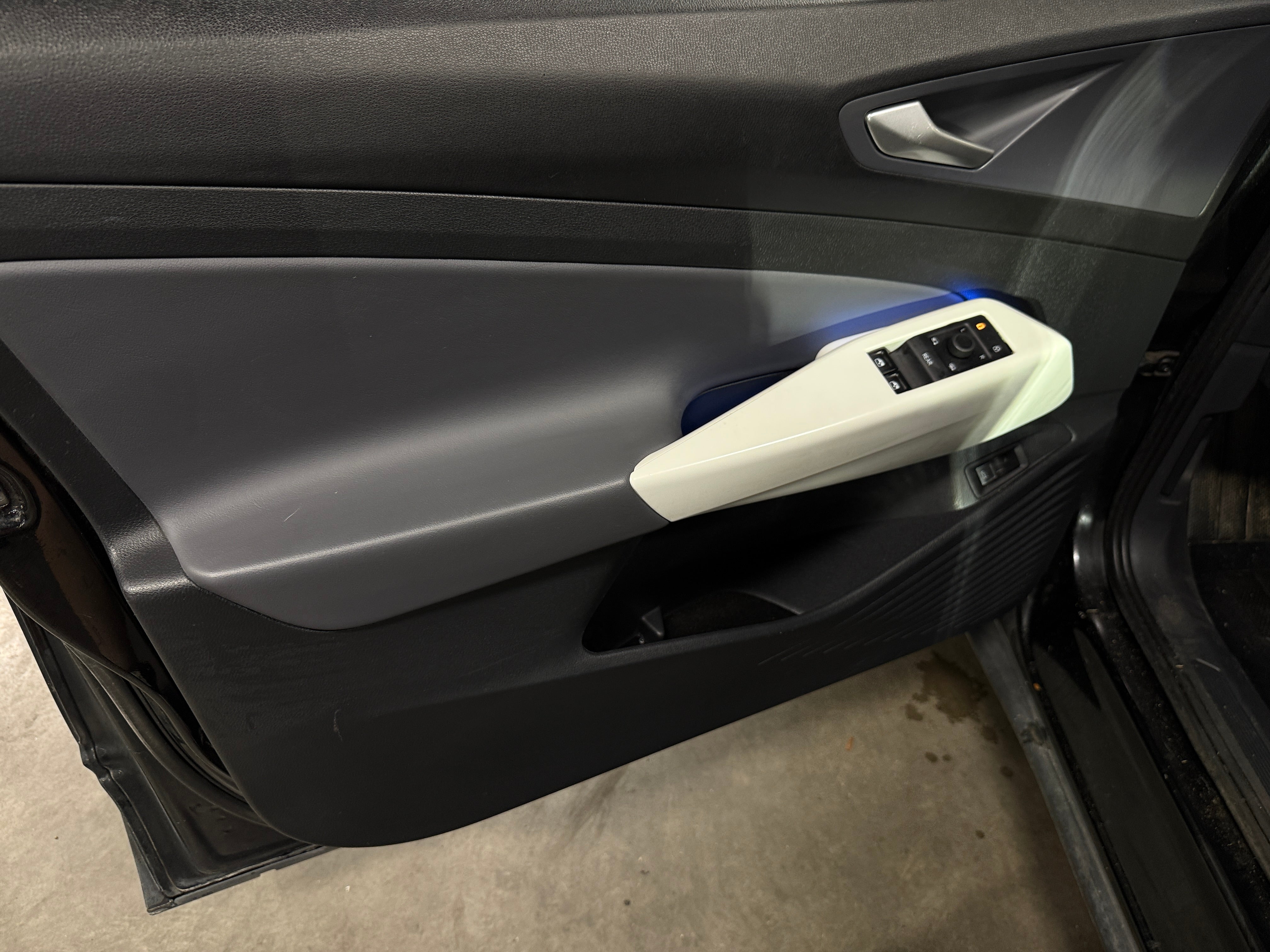 Used 2021 Volkswagen ID.4 1st Edition with VIN WVGDMPE21MP019996 for sale in Oak Creek, WI