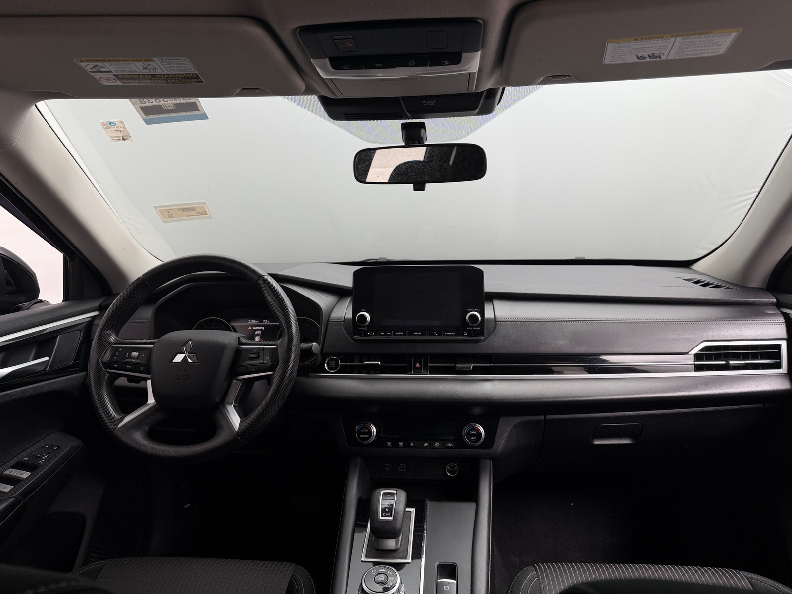 Thumbnail: 2023 Mitsubishi Outlander - 3