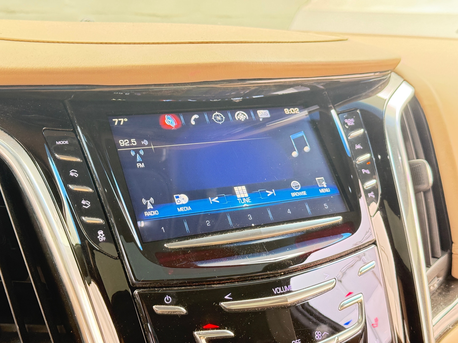 Thumbnail: 2019 Cadillac Escalade - 3