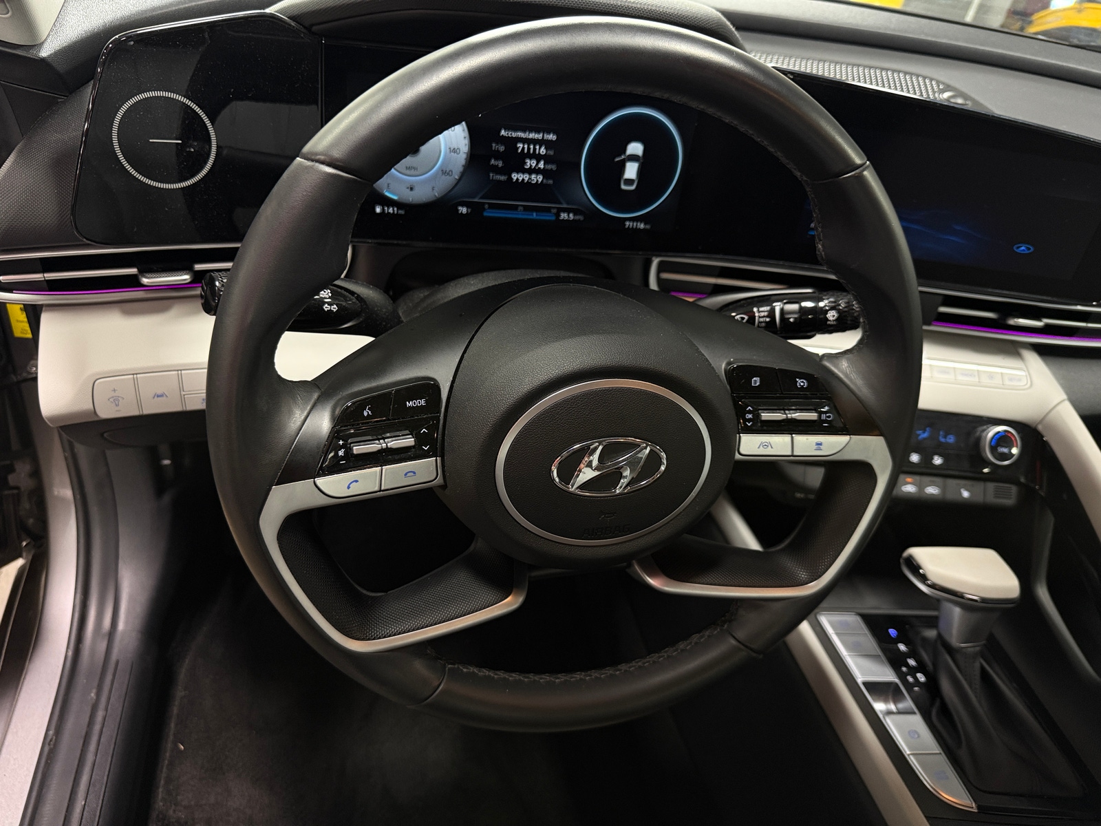 Thumbnail: 2023 Hyundai Elantra - 4