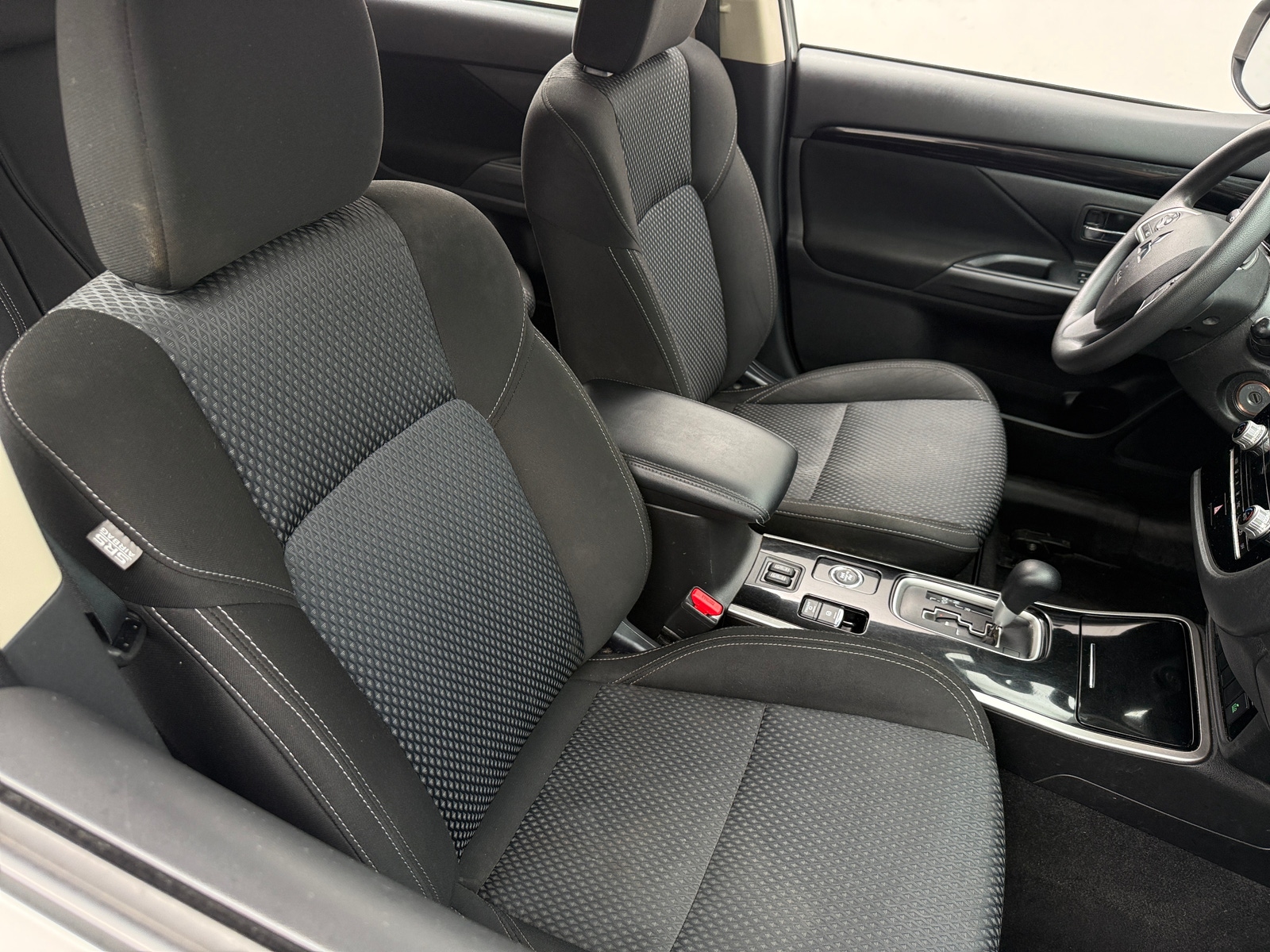 Thumbnail: 2020 Mitsubishi Outlander - 2