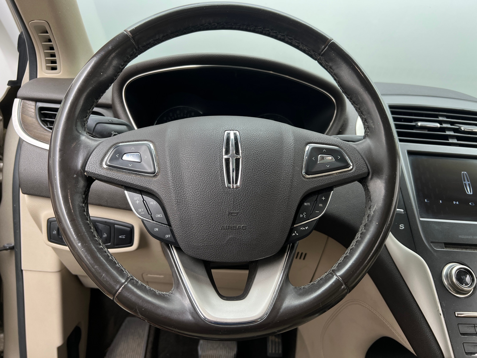 Thumbnail: 2017 Lincoln MKC - 4