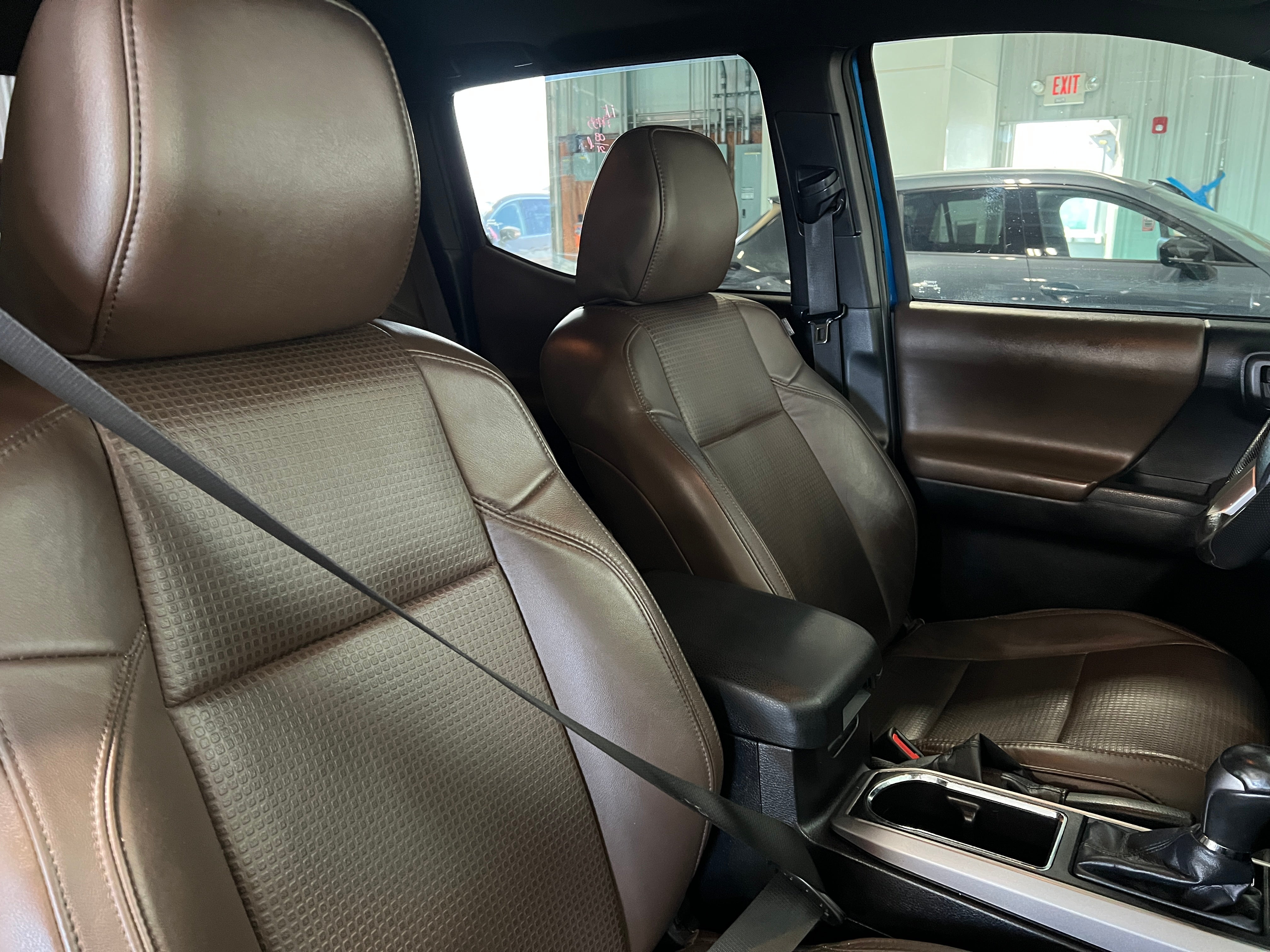 2016 Toyota Tacoma Limited - Photo 4
