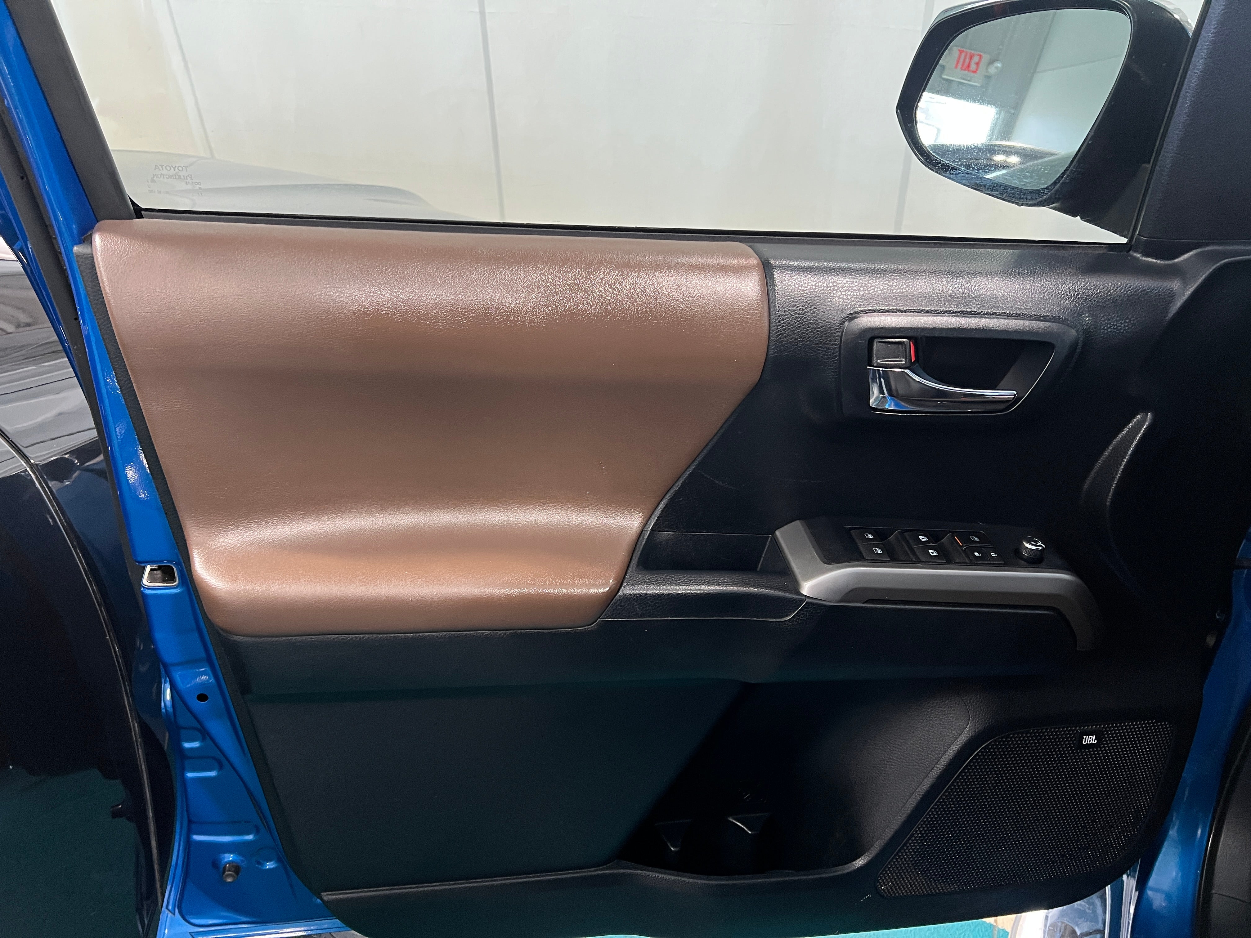 2016 Toyota Tacoma Limited - Photo 10