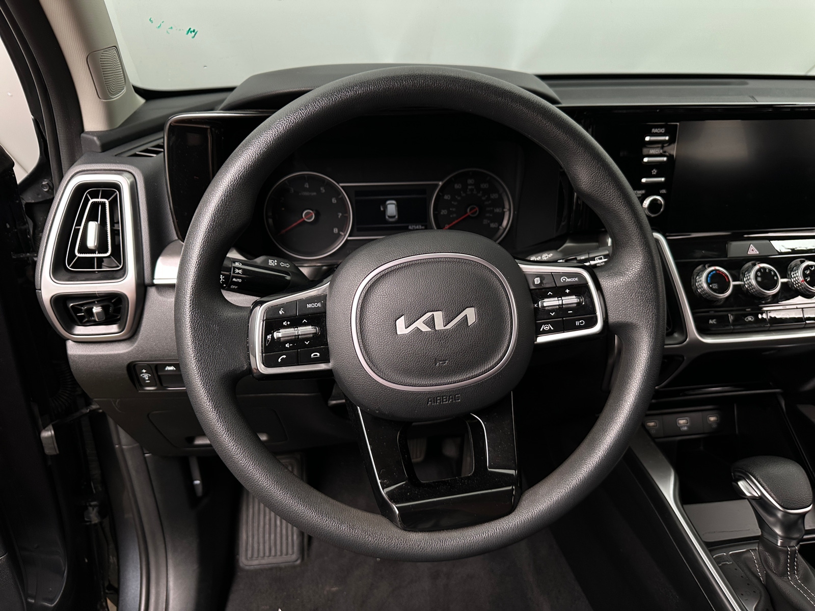 Thumbnail: 2023 Kia Sorento - 5