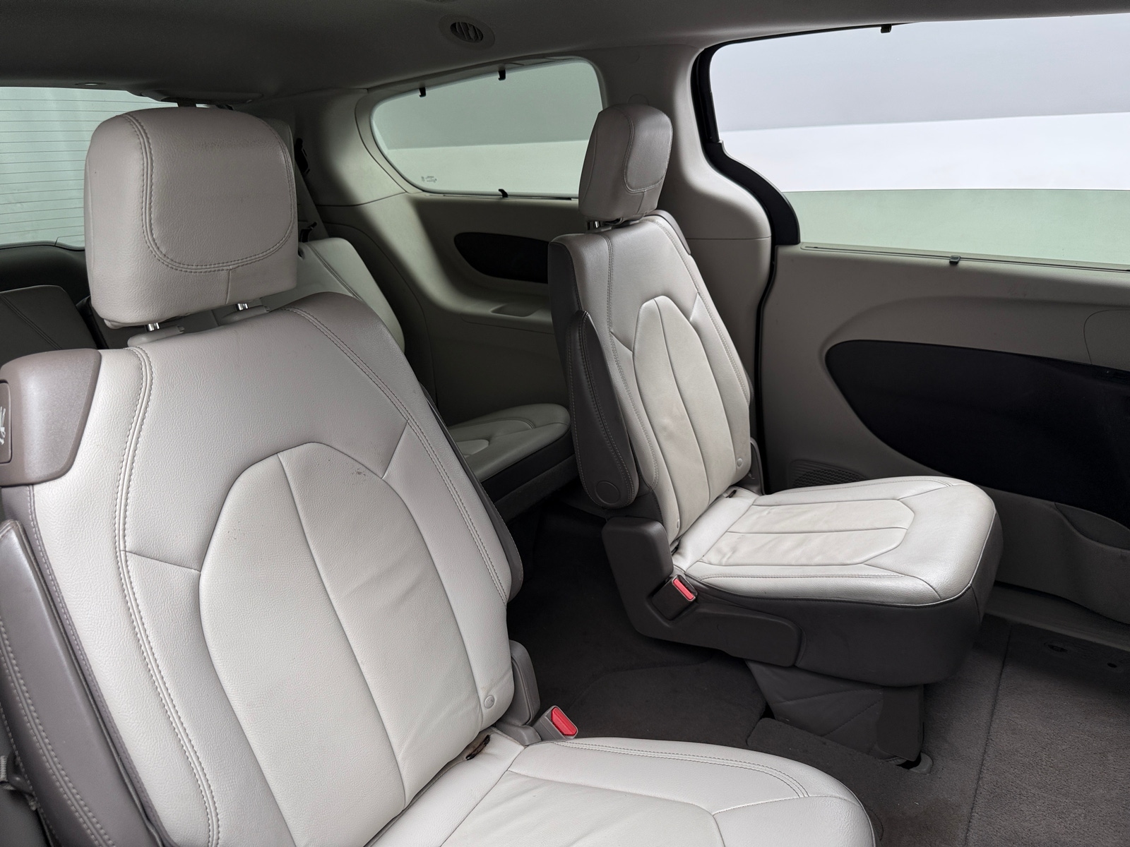 Thumbnail: 2017 Chrysler Pacifica - 5