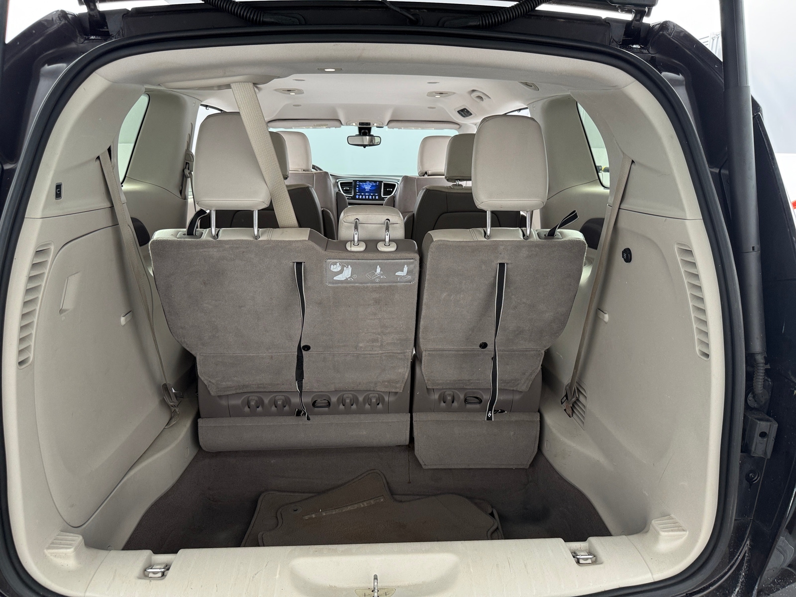Thumbnail: 2017 Chrysler Pacifica - 6