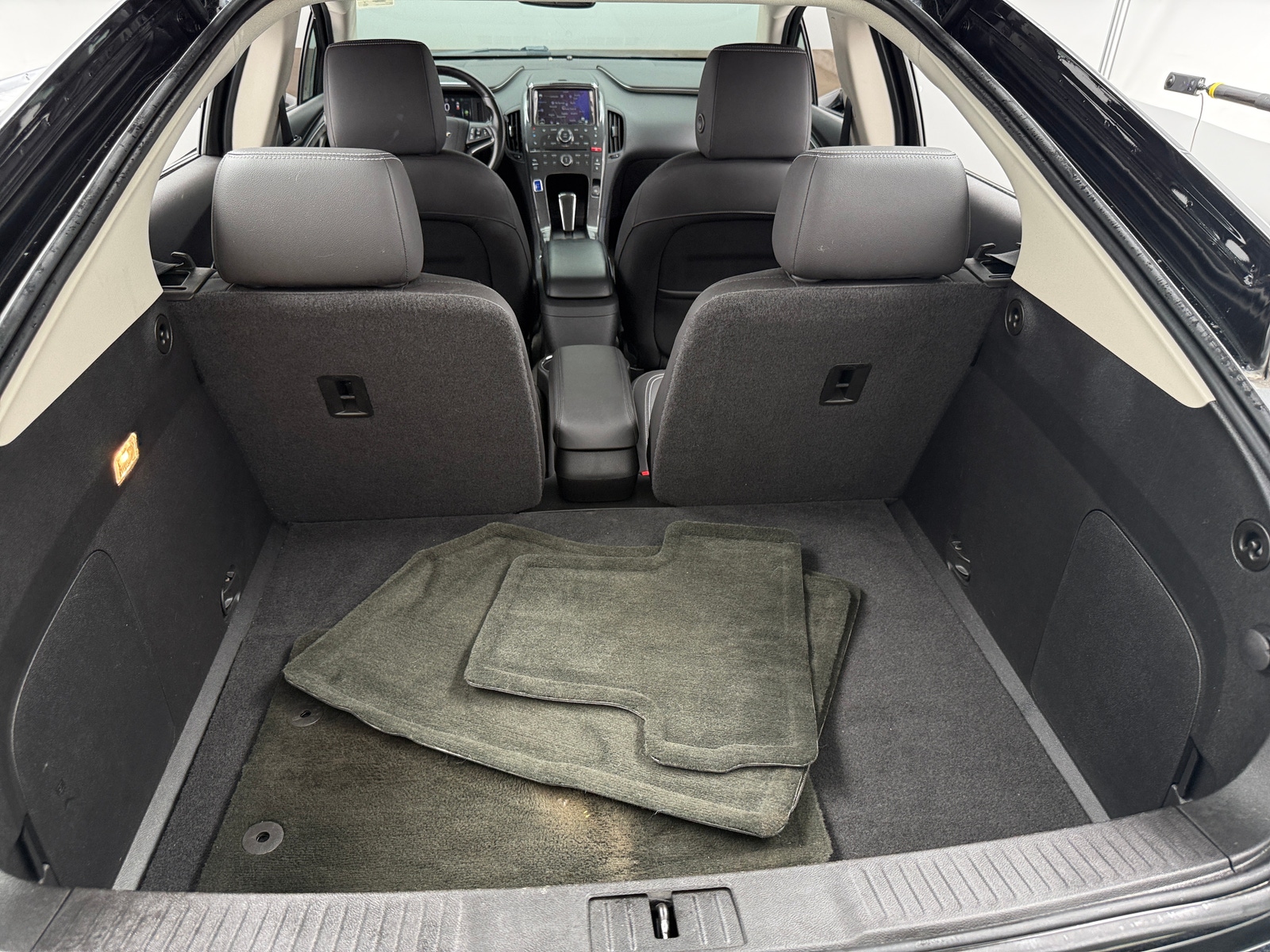 Thumbnail: 2013 Chevrolet Volt - 6
