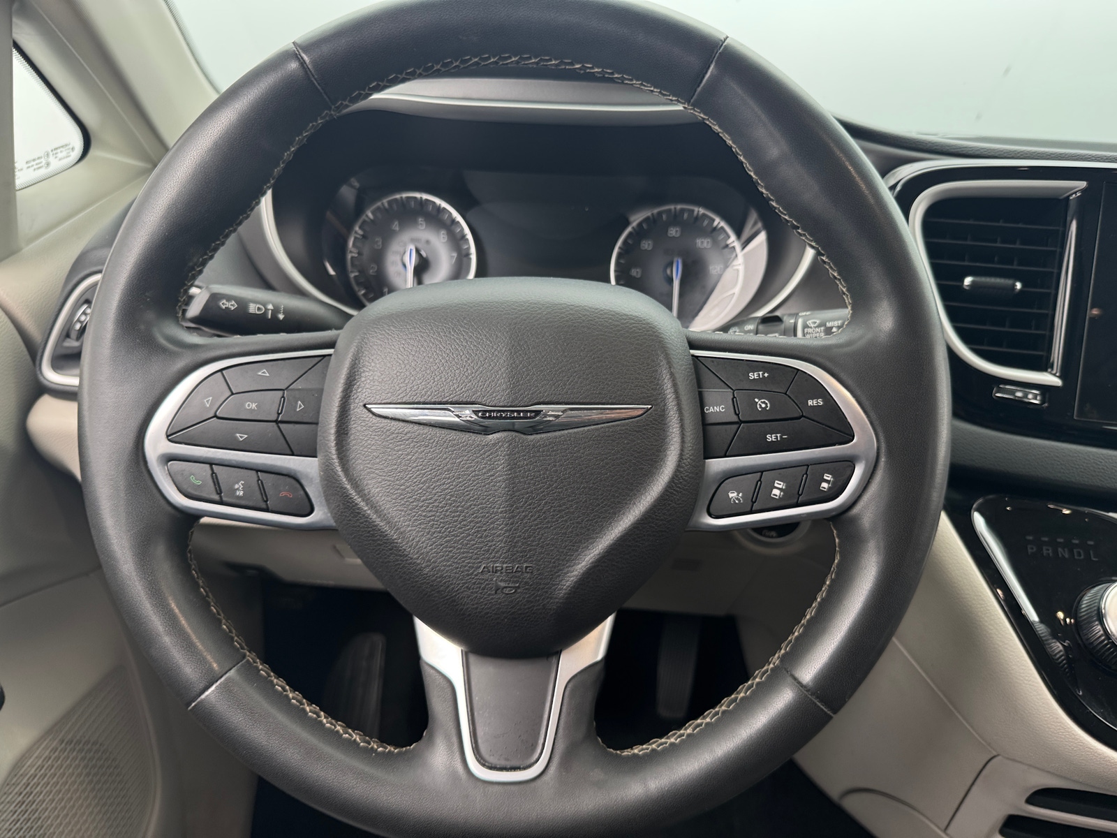 Thumbnail: 2023 Chrysler Pacifica - 4