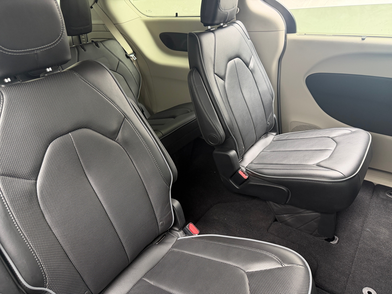 Thumbnail: 2017 Chrysler Pacifica - 5
