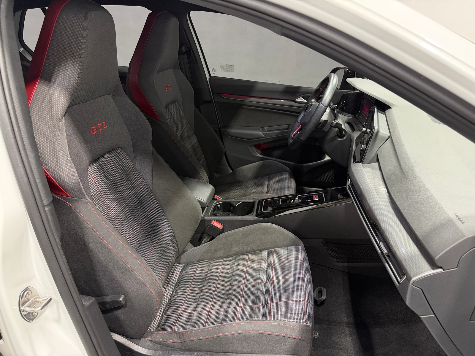 Thumbnail: 2023 Volkswagen Golf - 2