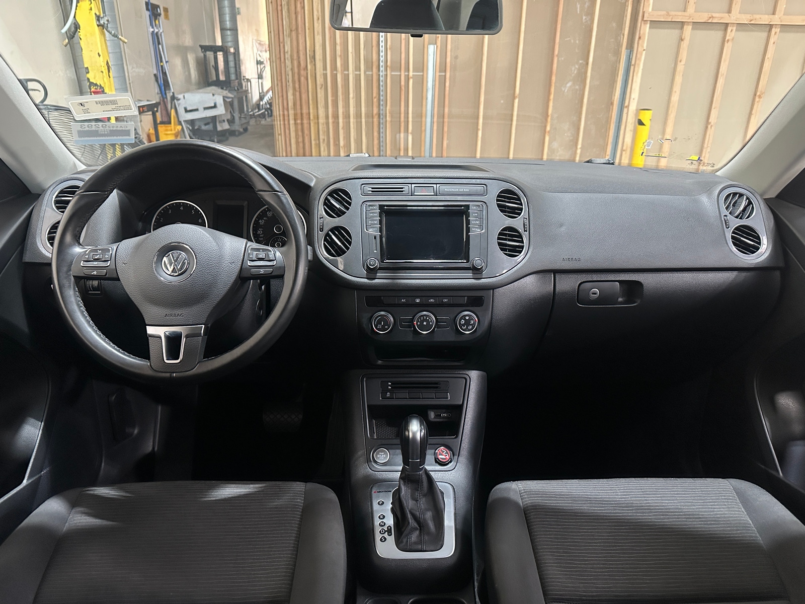 Thumbnail: 2018 Volkswagen Tiguan - 3