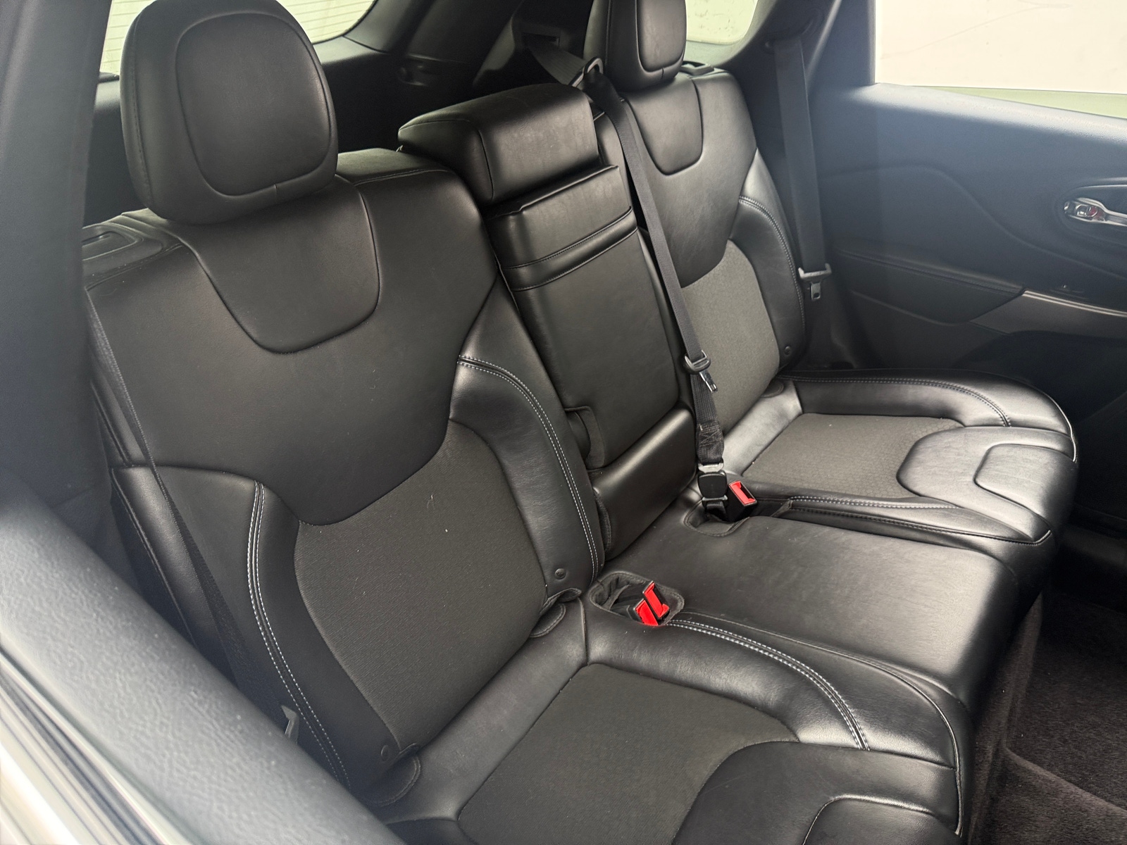 Thumbnail: 2019 Jeep Cherokee - 6