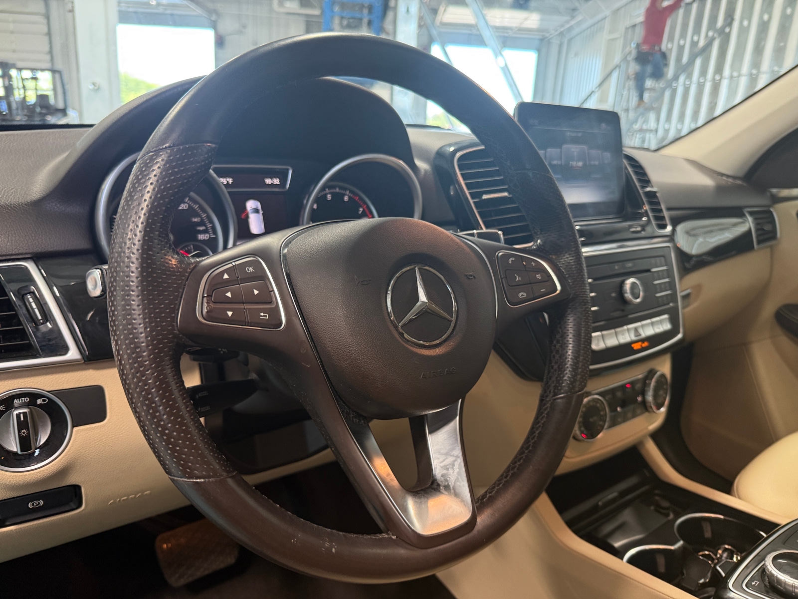 Thumbnail: 2017 Mercedes-Benz GLE - 4