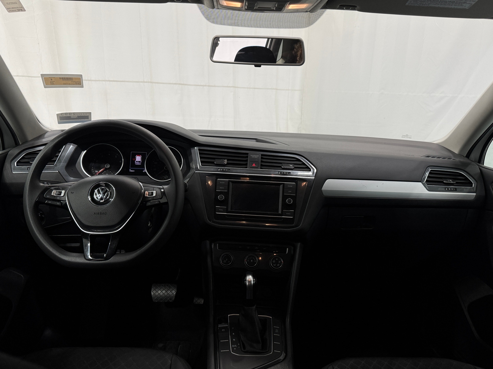 Thumbnail: 2020 Volkswagen Tiguan - 3