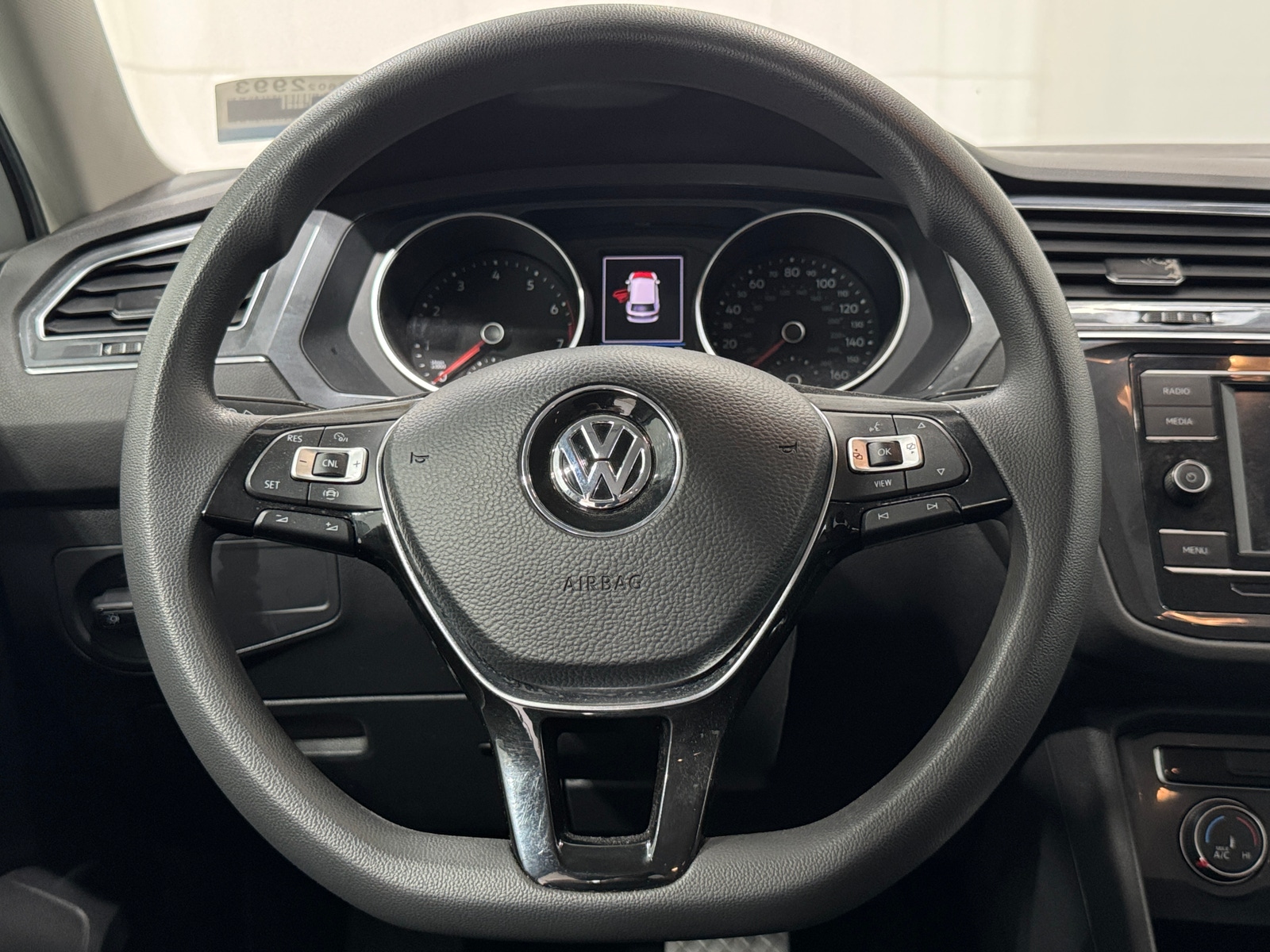 Thumbnail: 2020 Volkswagen Tiguan - 5