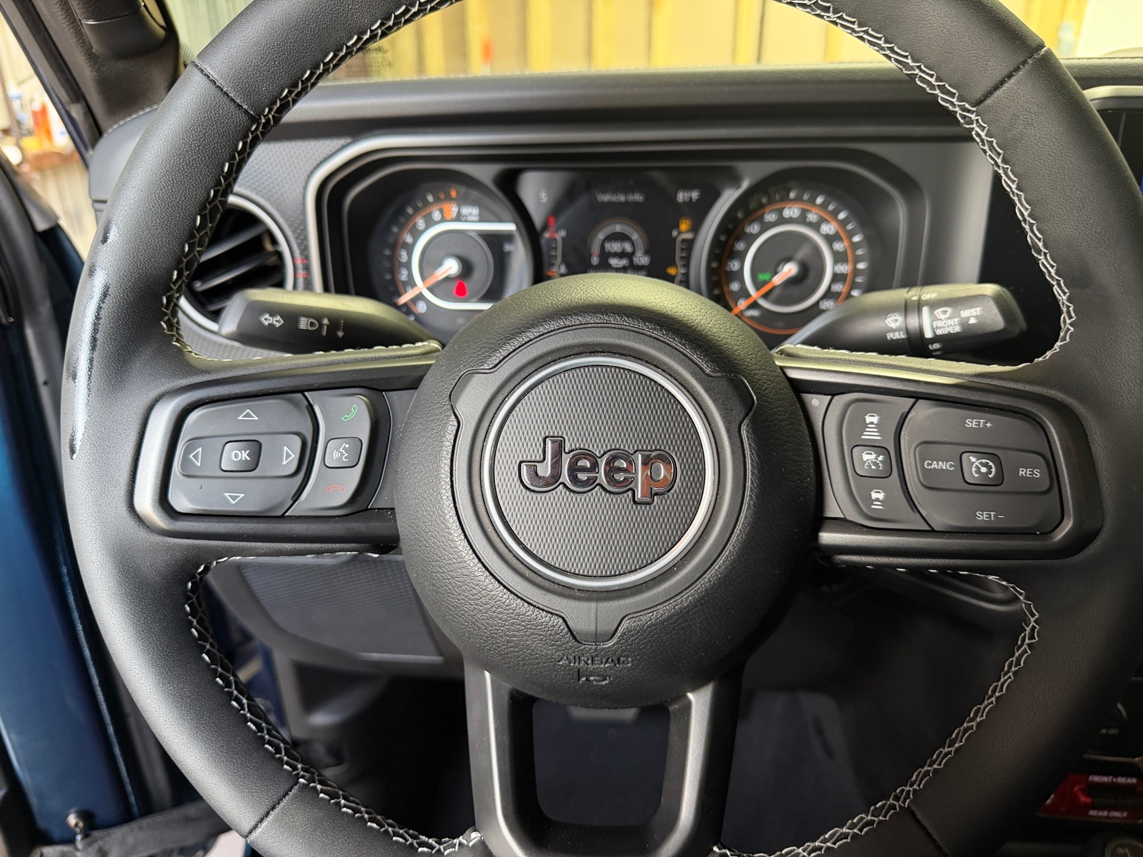 Thumbnail: 2025 Jeep Gladiator - 4