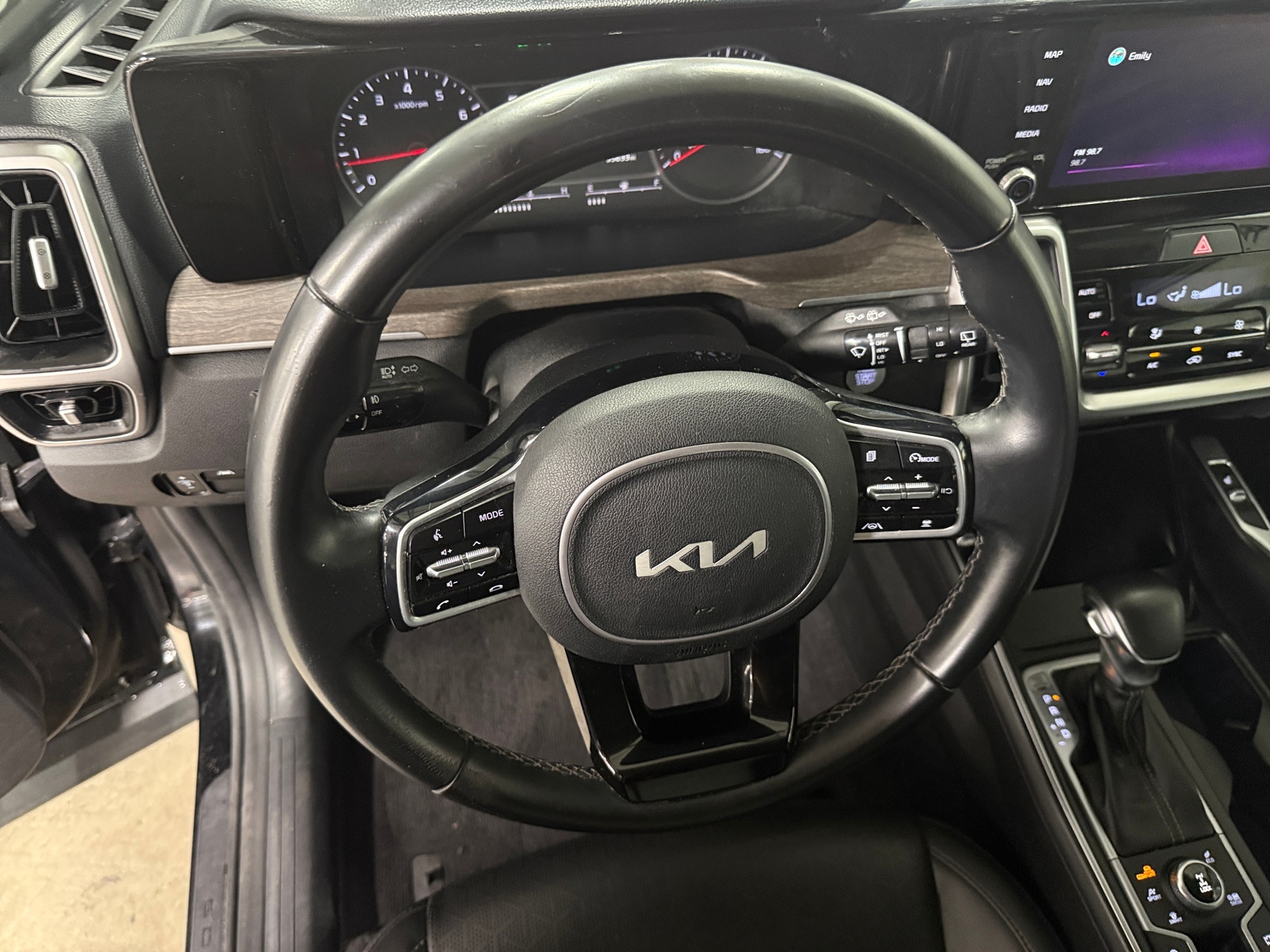 Thumbnail: 2022 Kia Sorento - 4