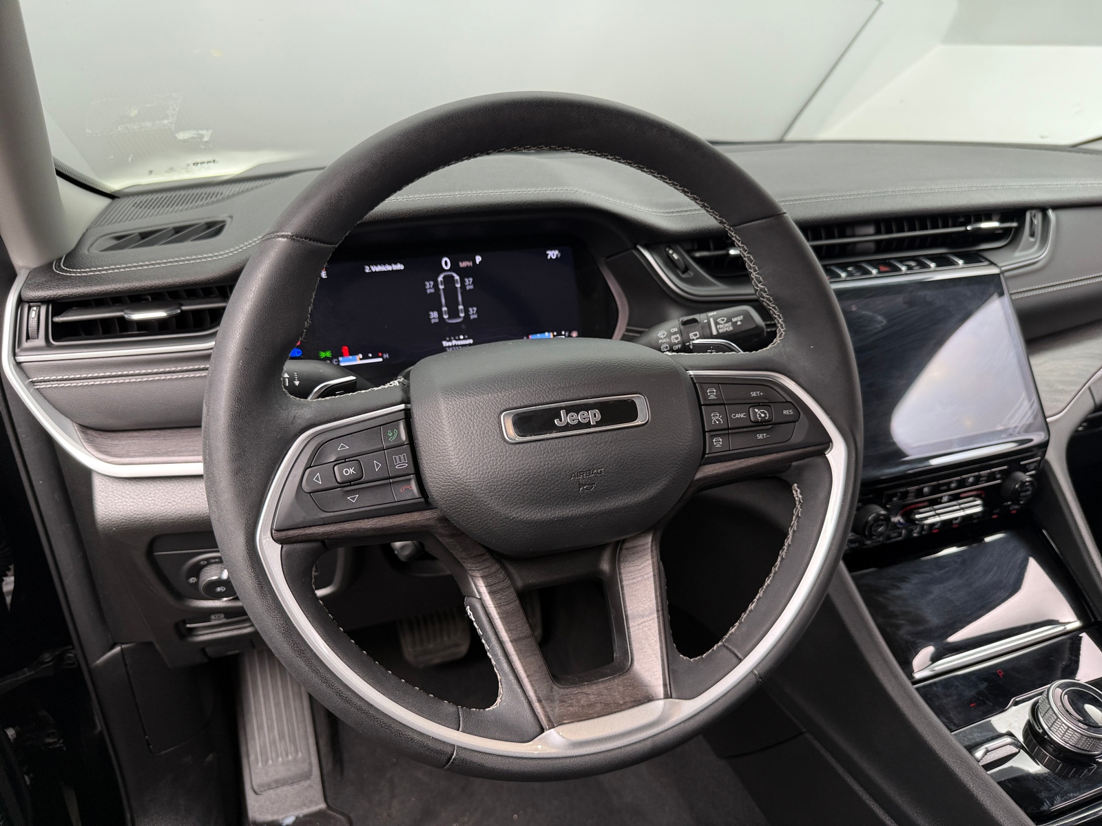 Thumbnail: 2023 Jeep Grand Cherokee L - 4