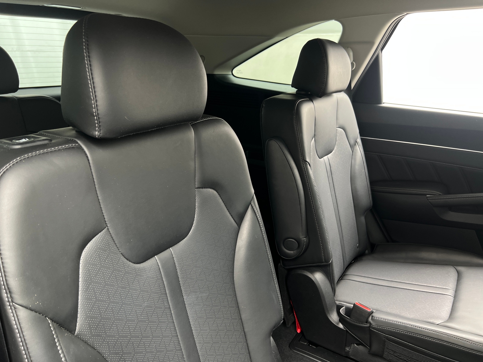 Thumbnail: 2023 Kia Sorento - 5