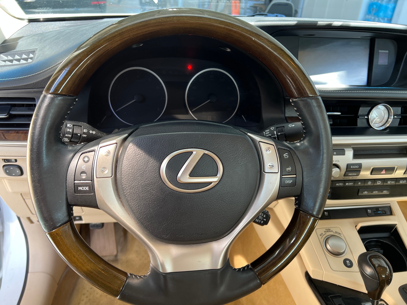 Thumbnail: 2014 Lexus ES - 4