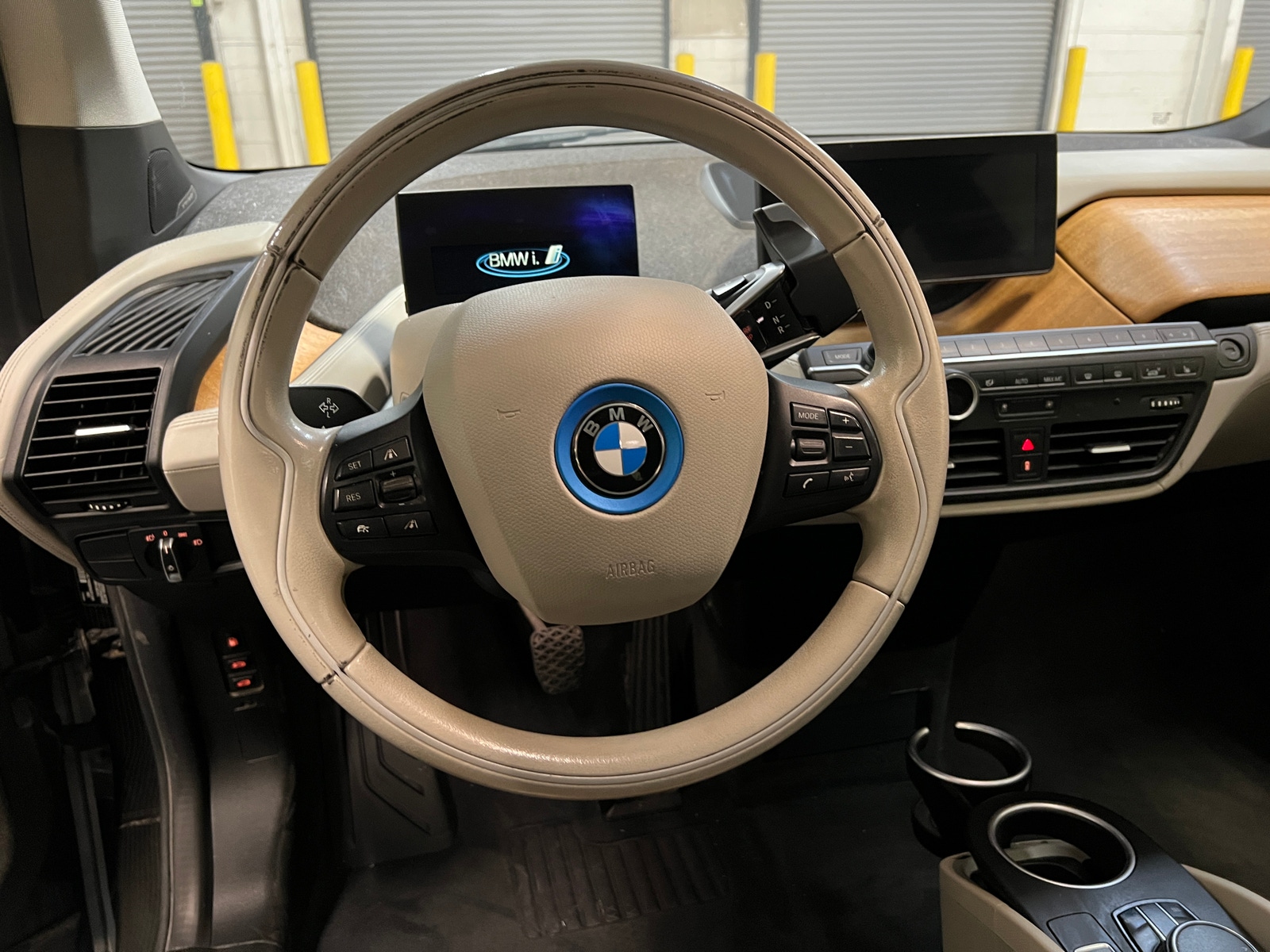 Thumbnail: 2017 BMW i3 - 5