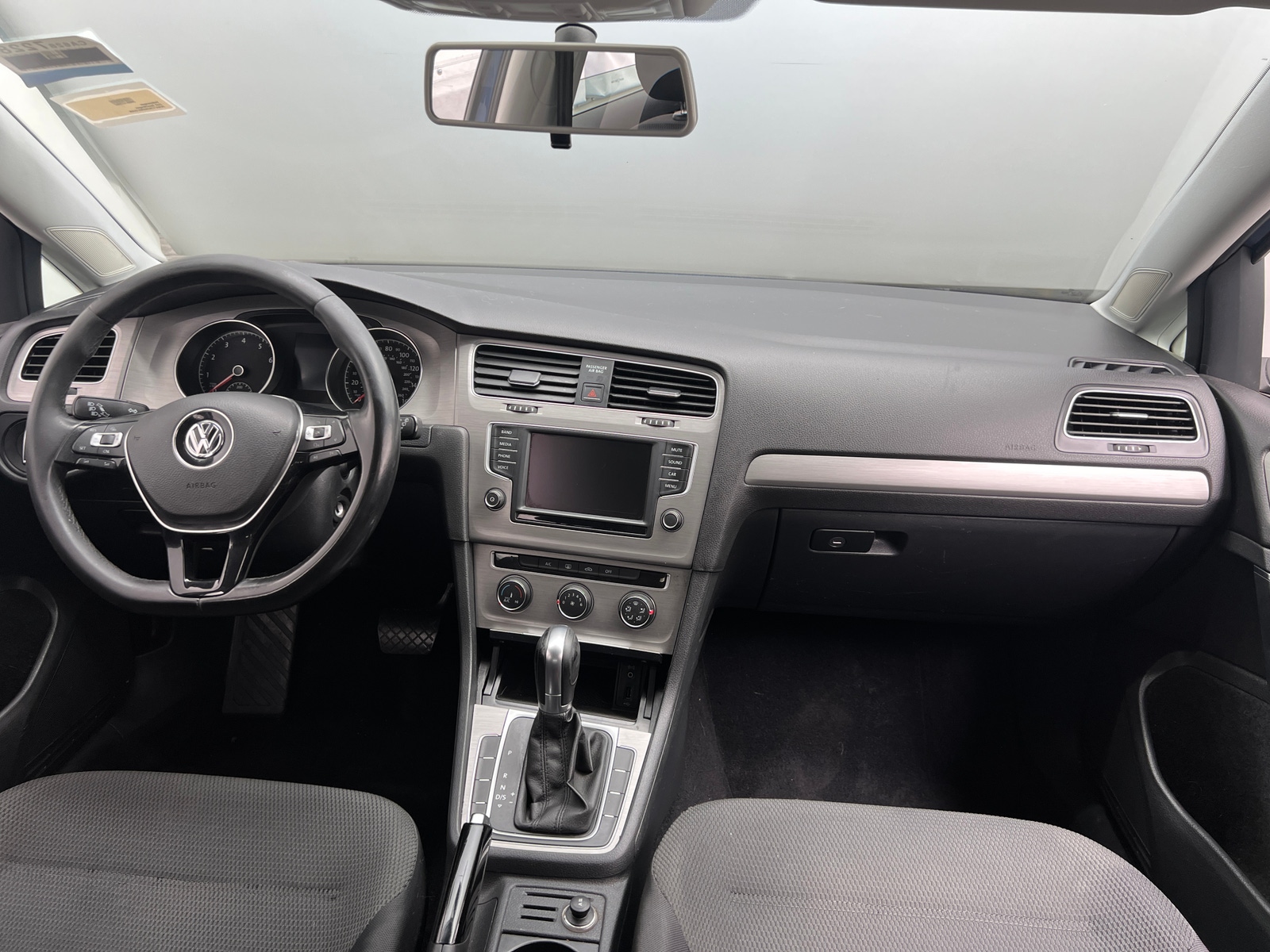 Thumbnail: 2016 Volkswagen e-Golf - 3