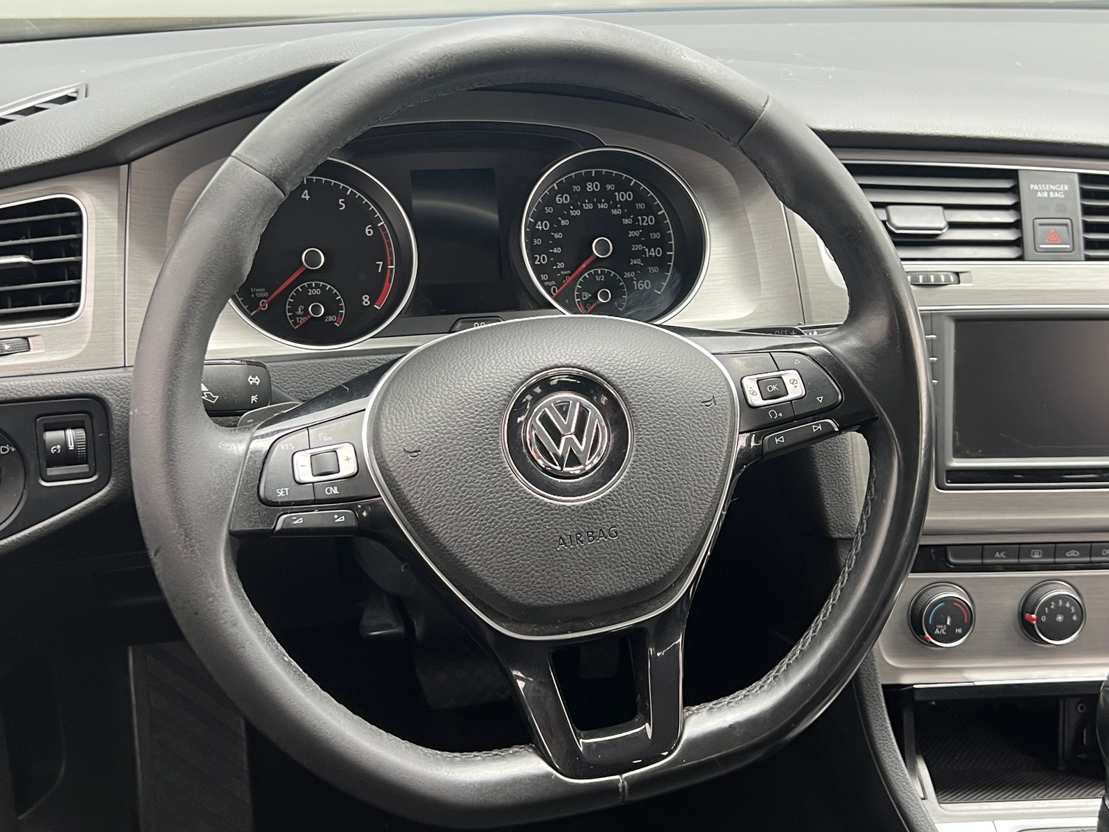Thumbnail: 2016 Volkswagen e-Golf - 5