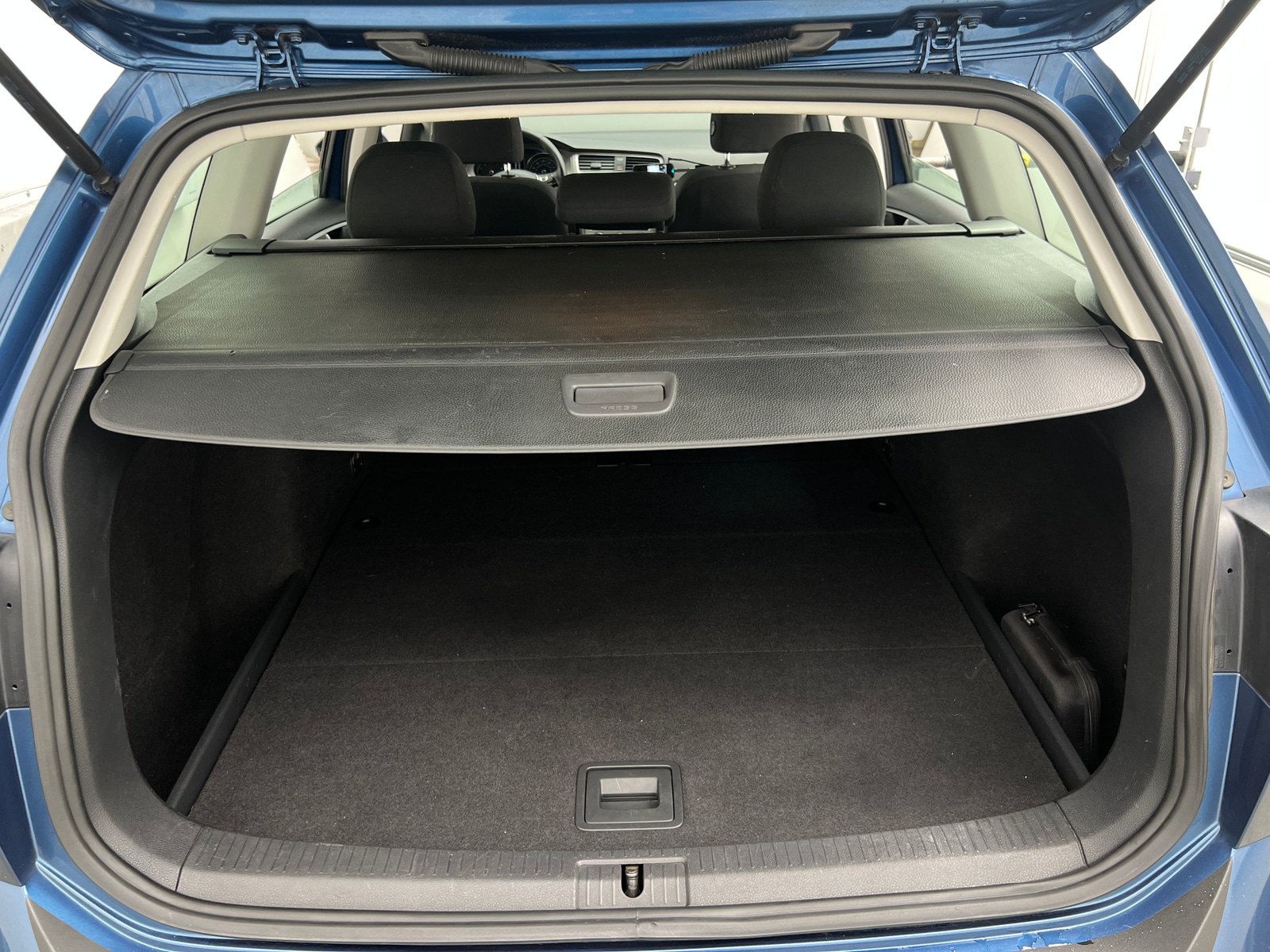 Thumbnail: 2016 Volkswagen e-Golf - 7