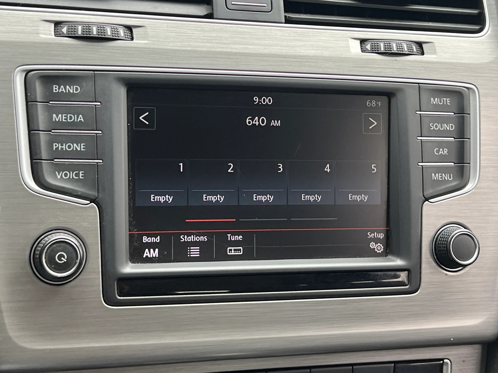 Thumbnail: 2016 Volkswagen e-Golf - 4