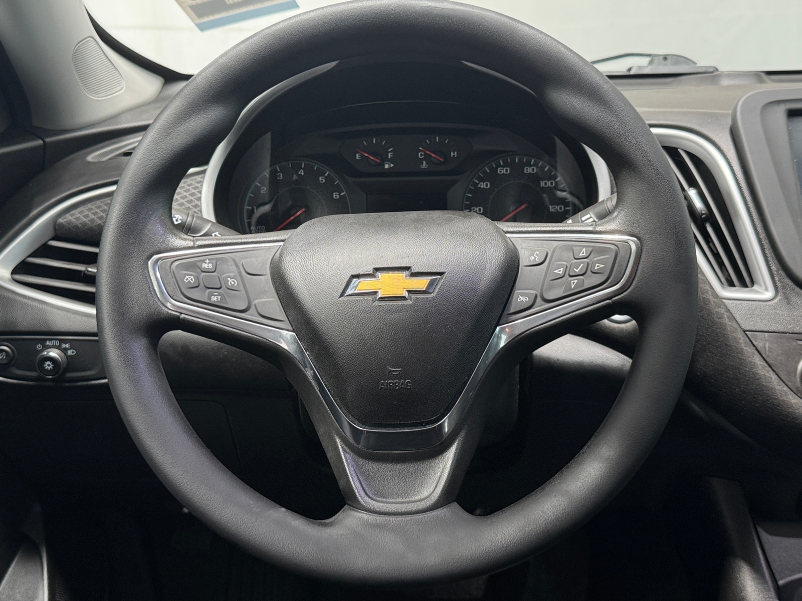 Thumbnail: 2018 Chevrolet Malibu - 5