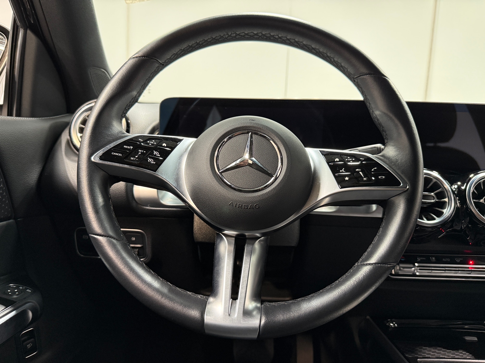 Thumbnail: 2024 Mercedes-Benz EQB - 4