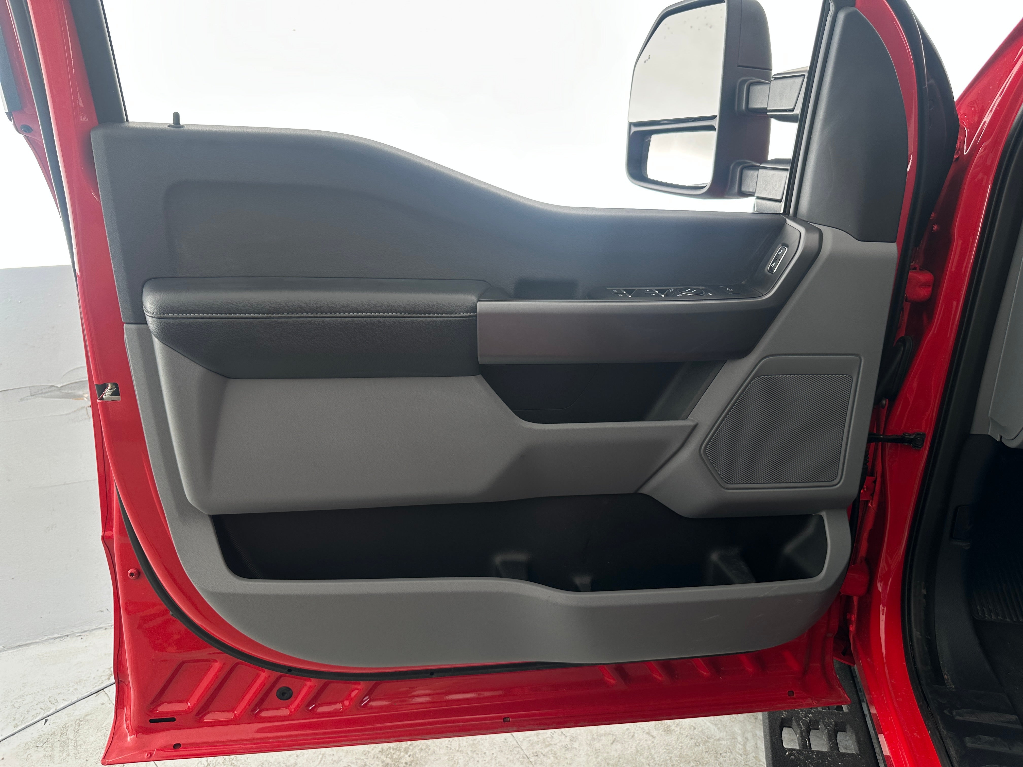 2025 Ford F-350 Super Duty XLT - Photo 10