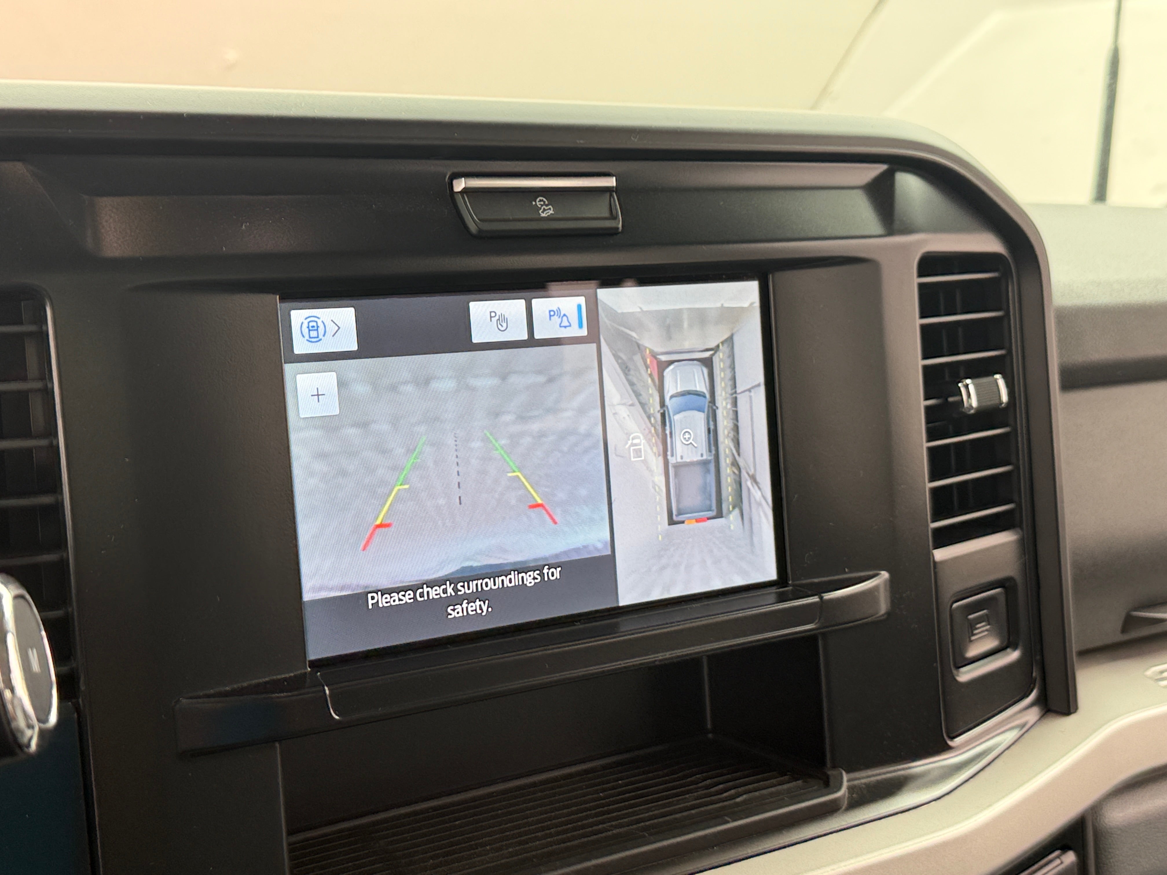 2025 Ford F-350 Super Duty XLT - Photo 15