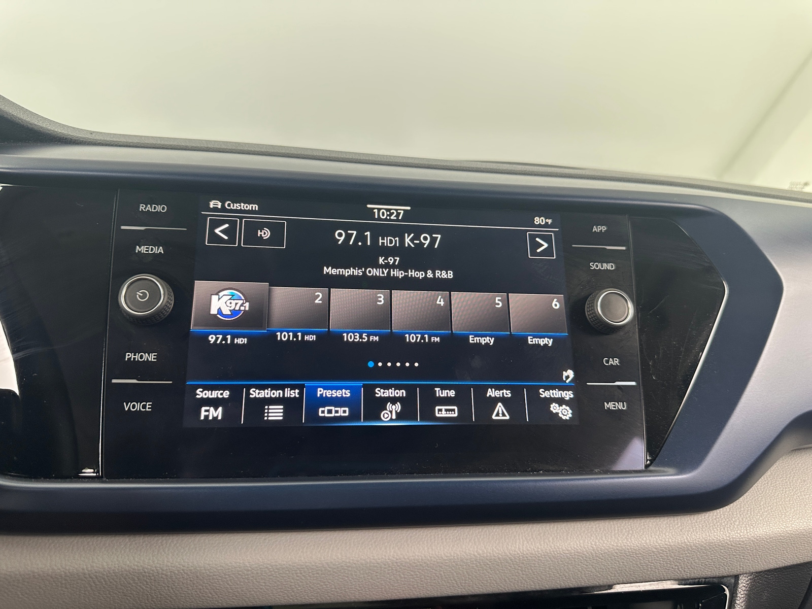 Thumbnail: 2023 Volkswagen Taos - 4