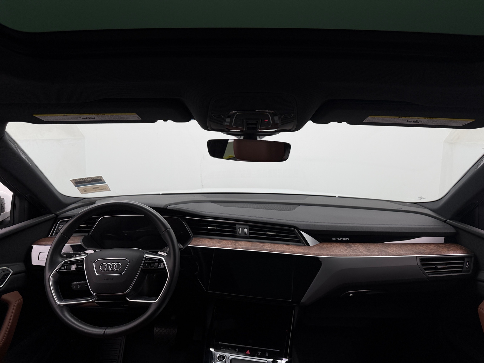 Thumbnail: 2023 Audi e-tron - 2