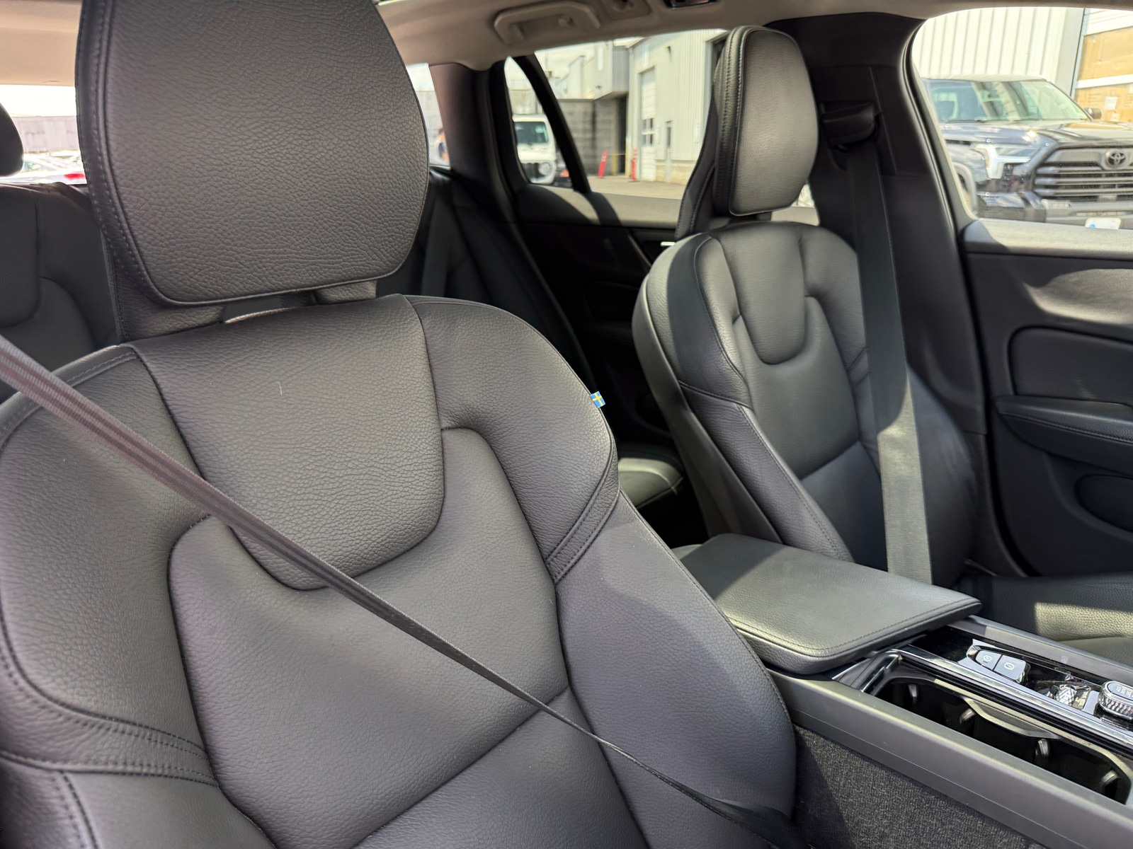 Thumbnail: 2021 Volvo V60 - 2