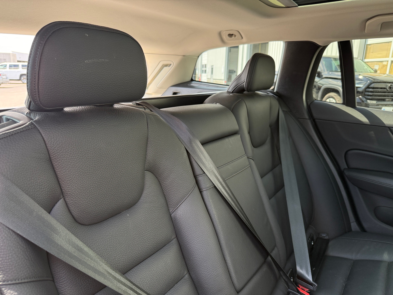 Thumbnail: 2021 Volvo V60 - 6